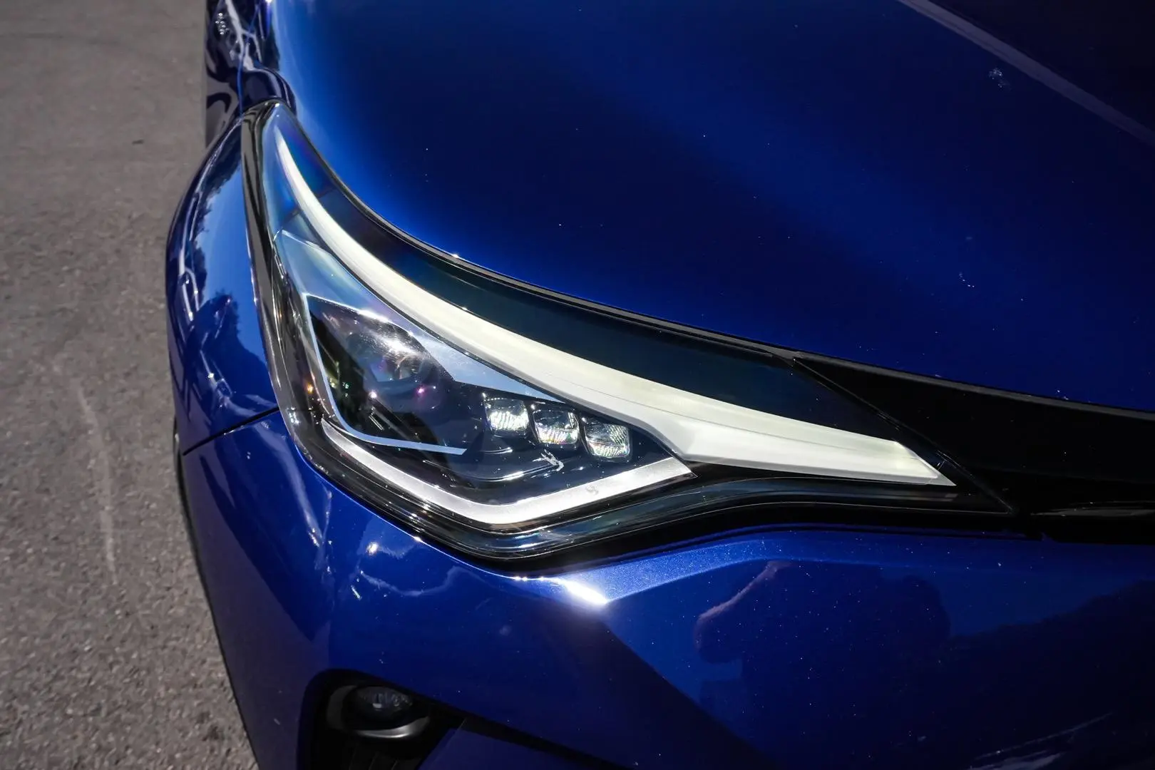 2023 Toyota C-HR Gallery Image 12