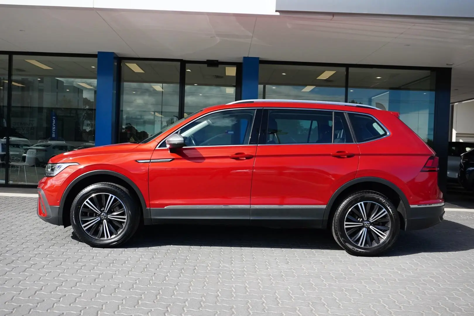 2022 Volkswagen Tiguan Gallery Image 4