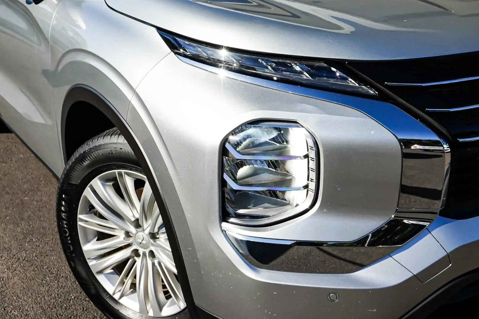 2023 Mitsubishi Outlander Gallery Image 11