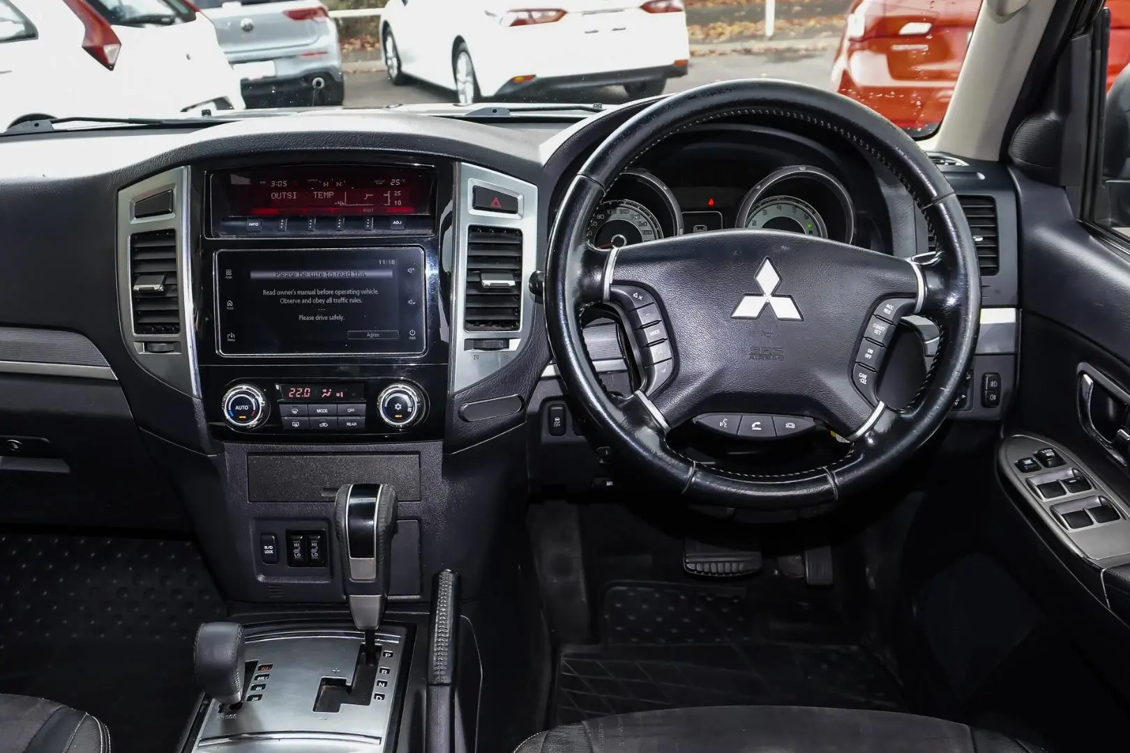 2018 Mitsubishi Pajero Gallery Image 9