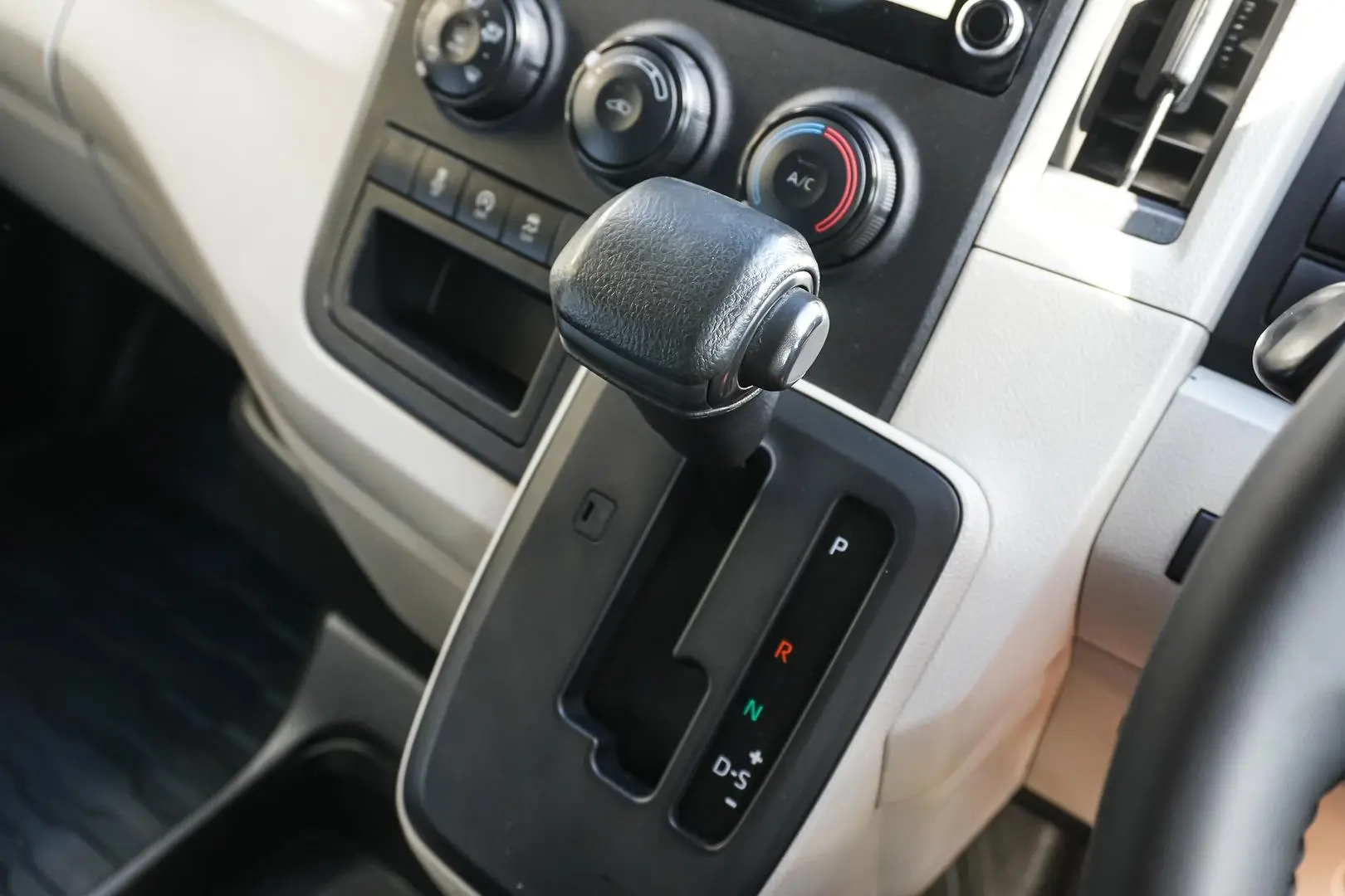 2022 Toyota Hiace Gallery Image 16