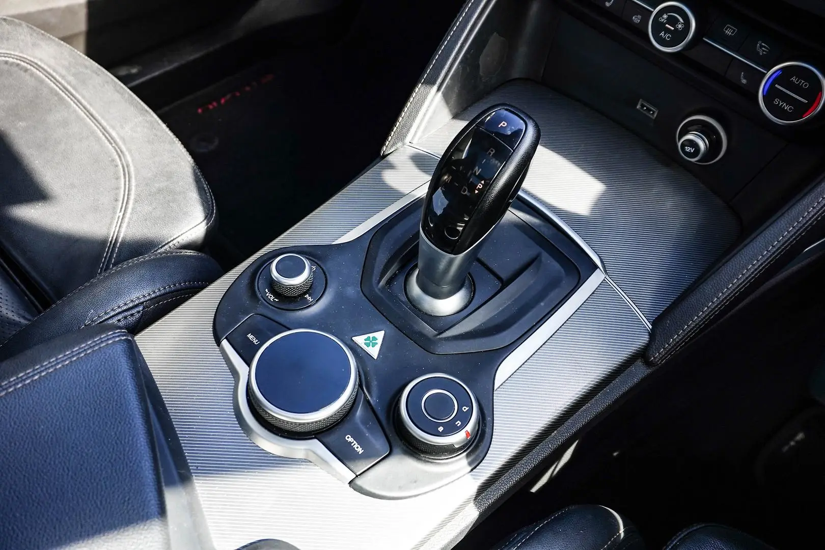 2018 Alfa Romeo Stelvio Gallery Image 20