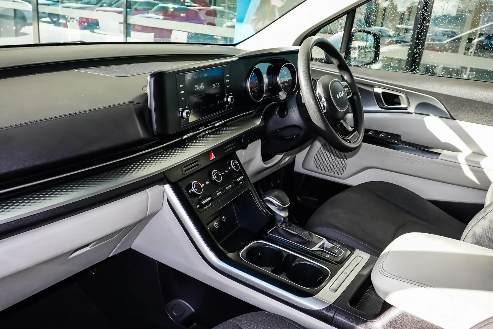 2022 Kia Carnival Gallery Image 12