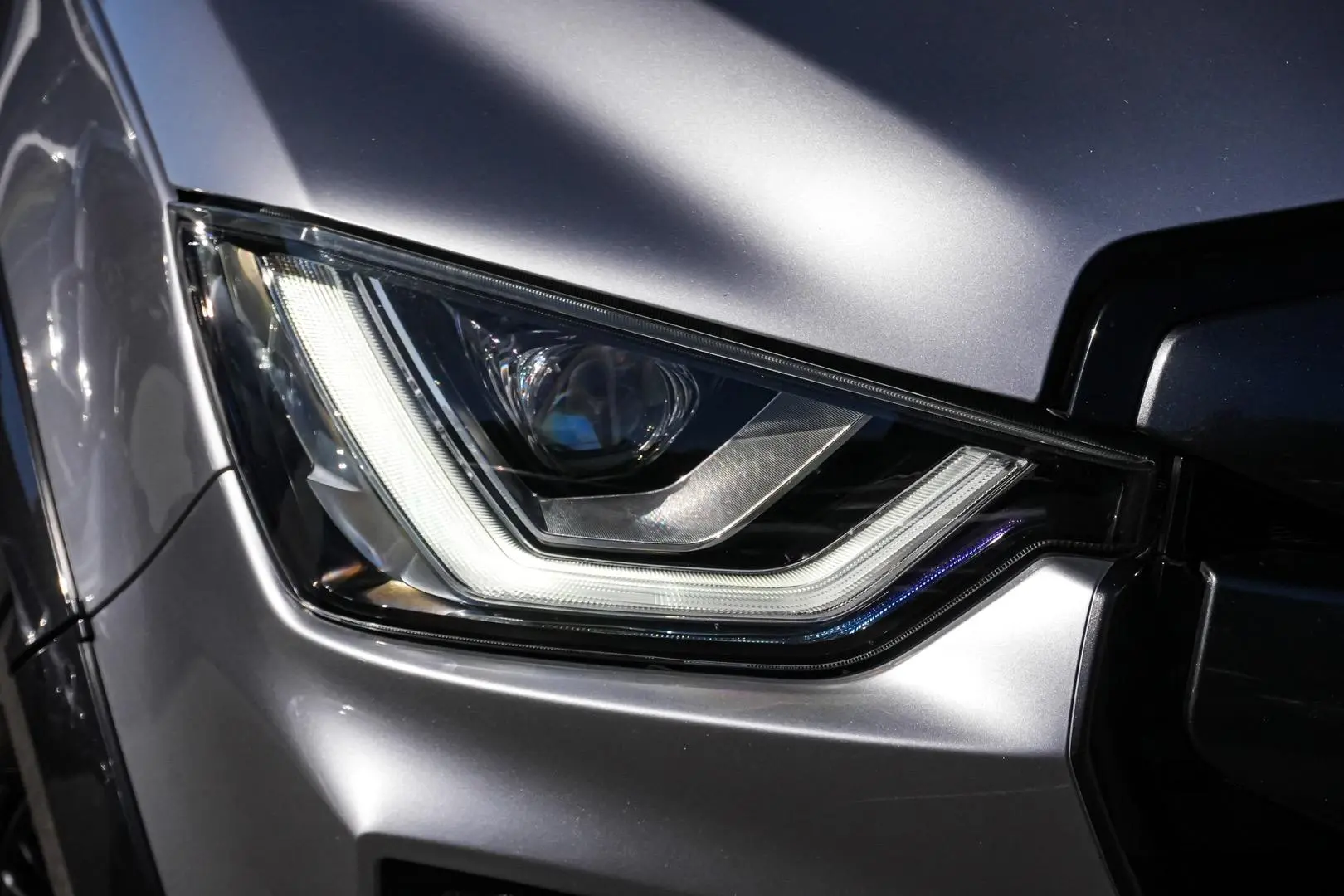 2021 Isuzu D-MAX Gallery Image 11