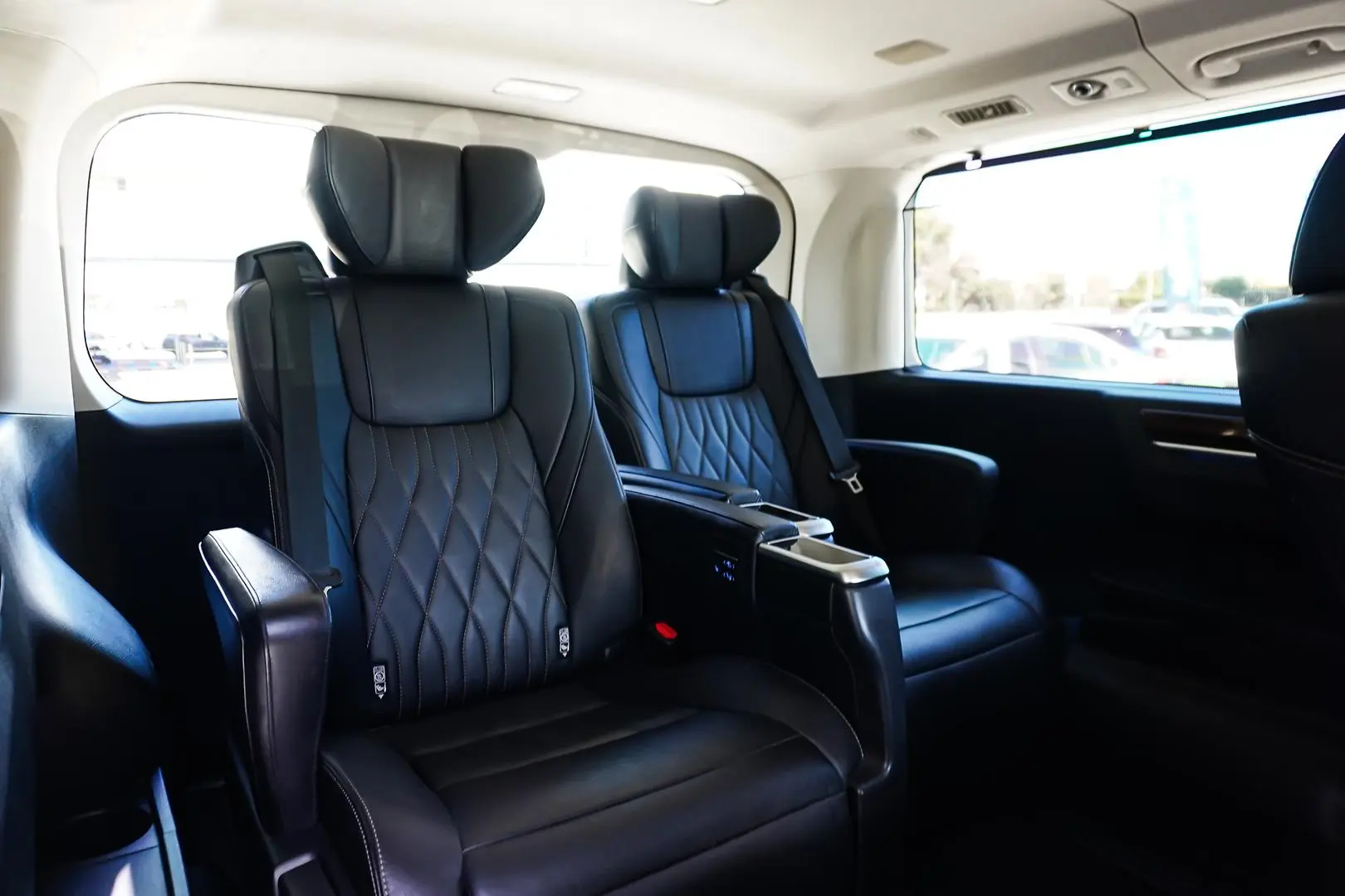 2019 Toyota Granvia Gallery Image 10