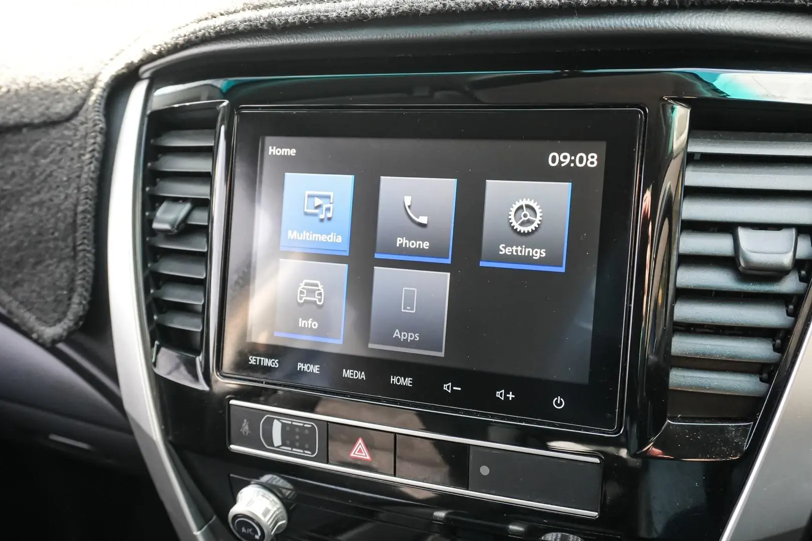 2021 Mitsubishi Pajero Sport Gallery Image 22