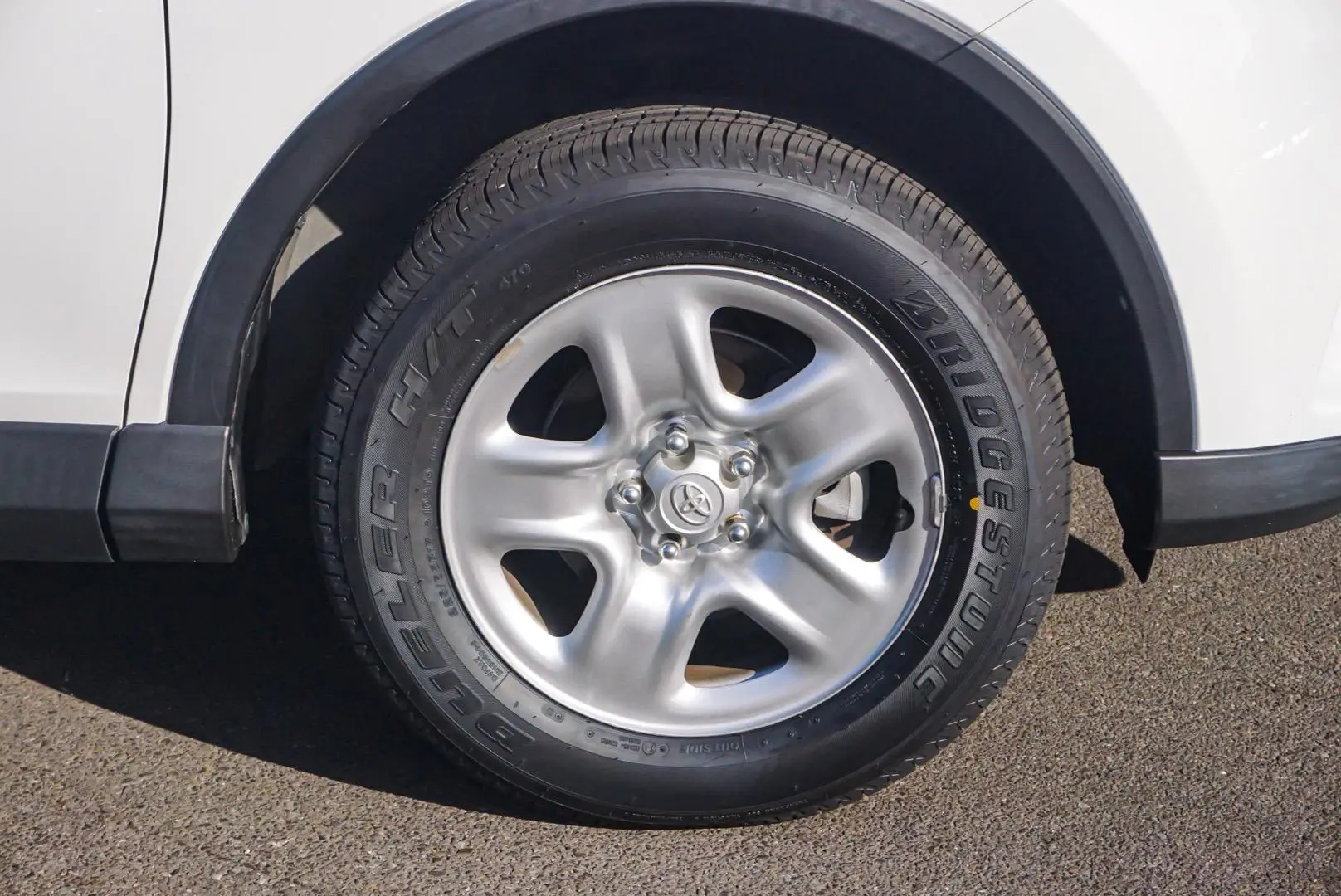 2018 Toyota RAV4 Gallery Image 13