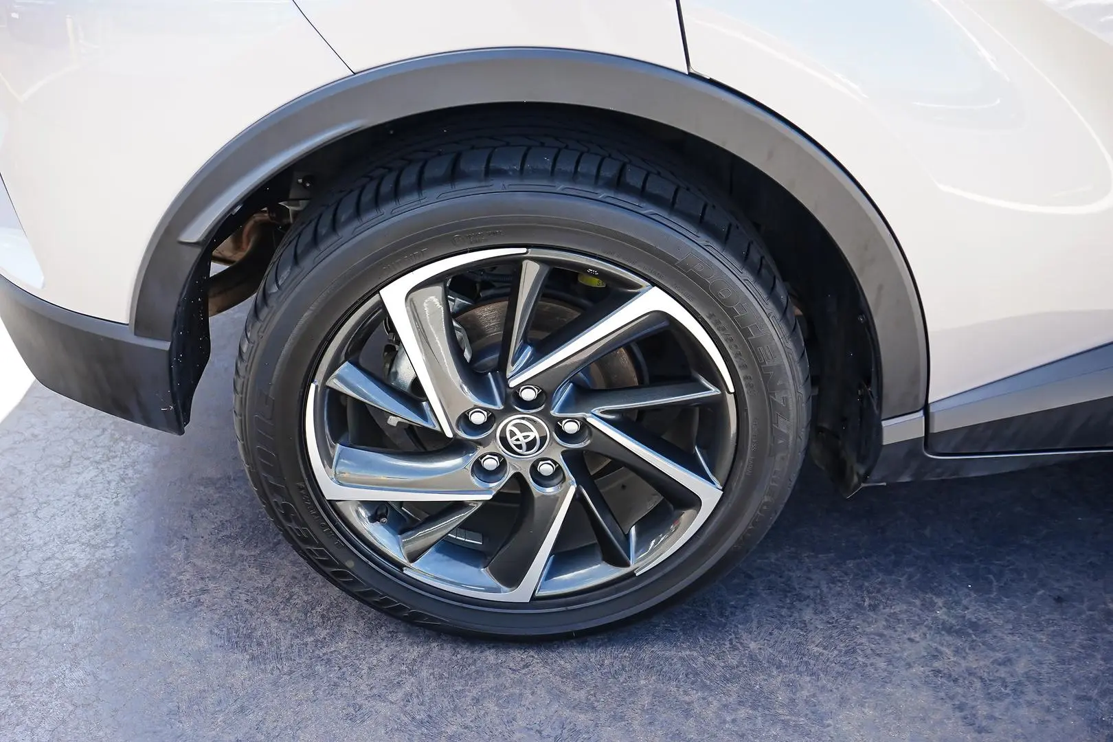 2023 Toyota C-HR Gallery Image 19