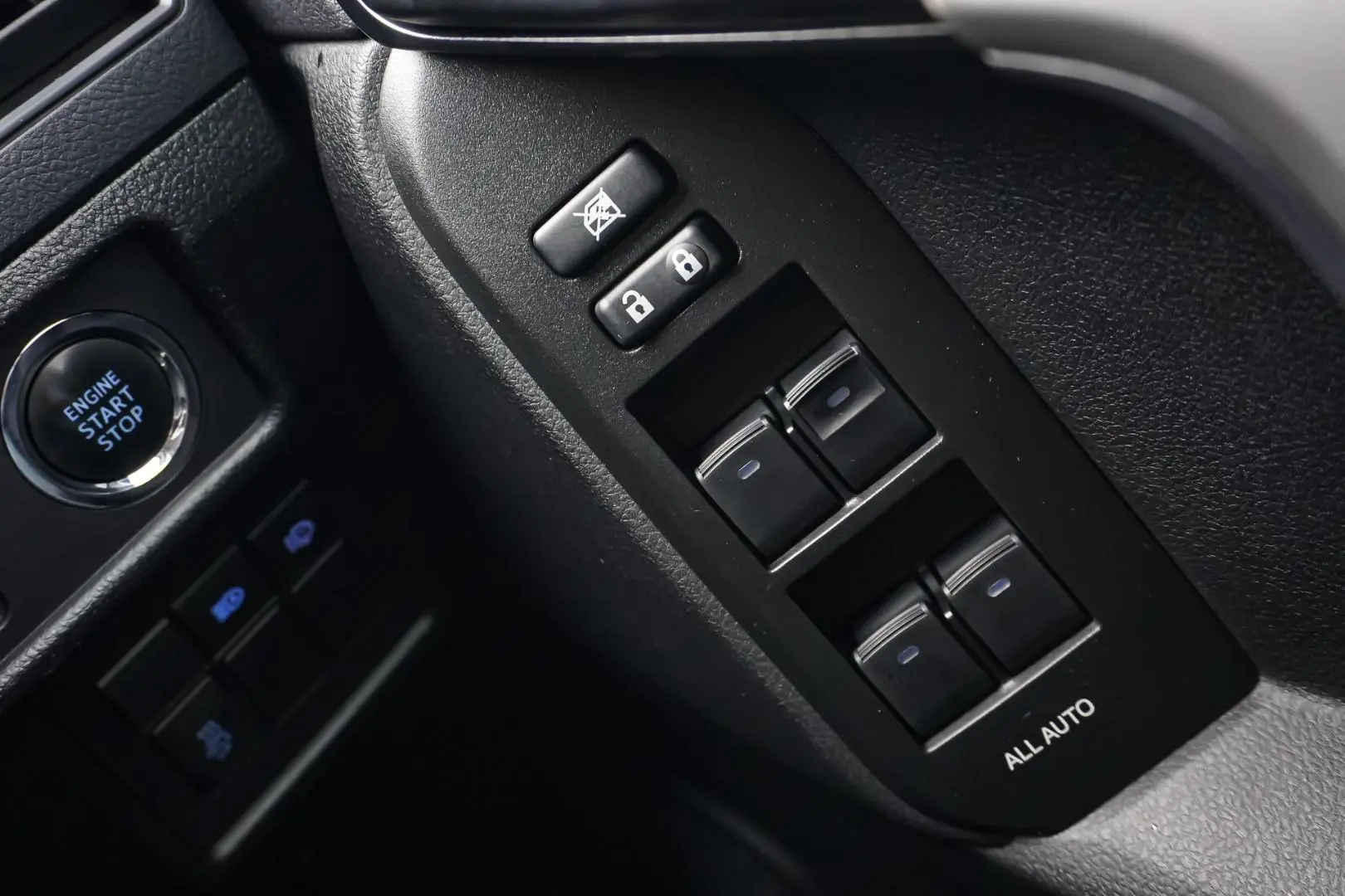 2019 Toyota Landcruiser Prado Gallery Image 21