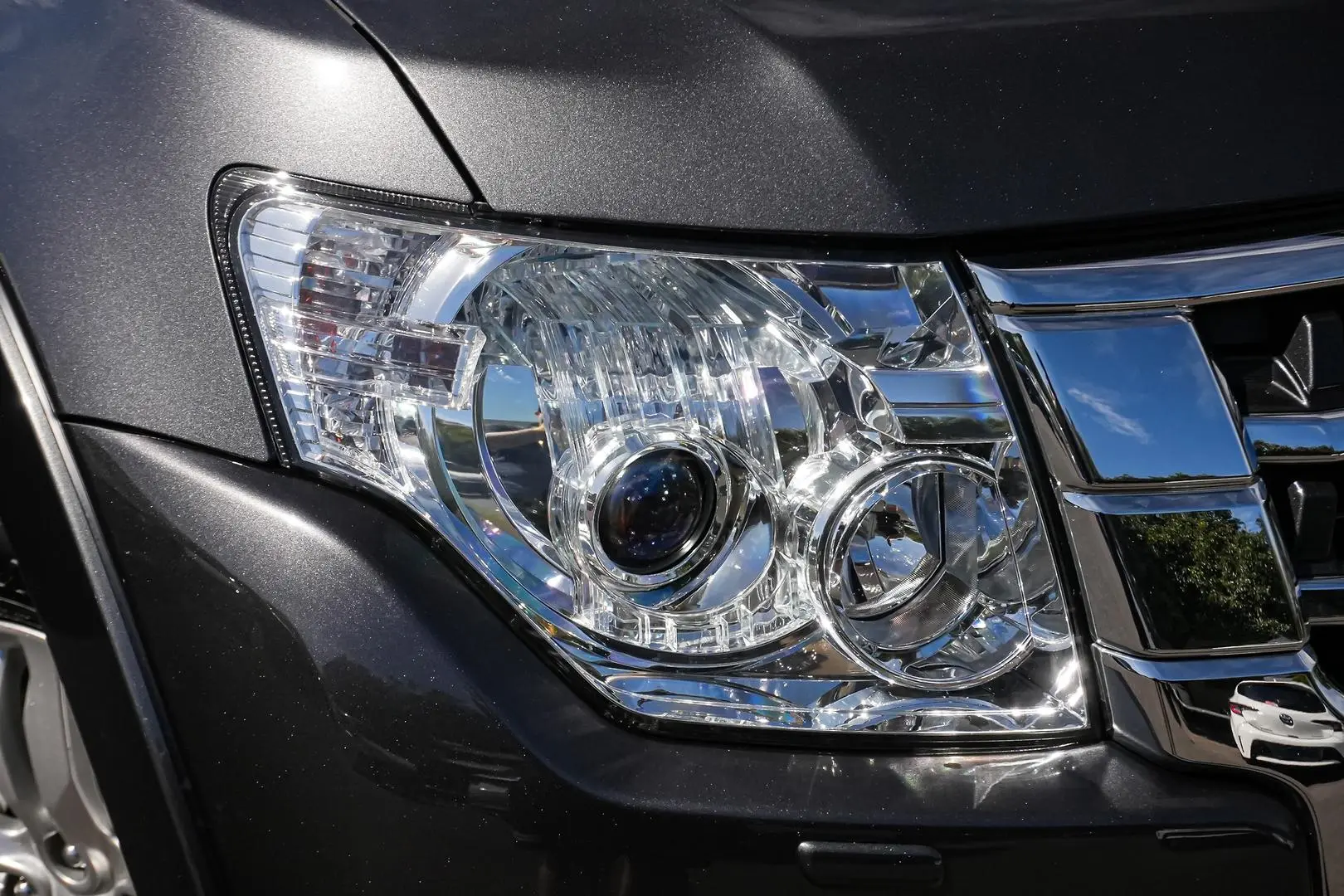 2017 Mitsubishi Pajero Gallery Image 5