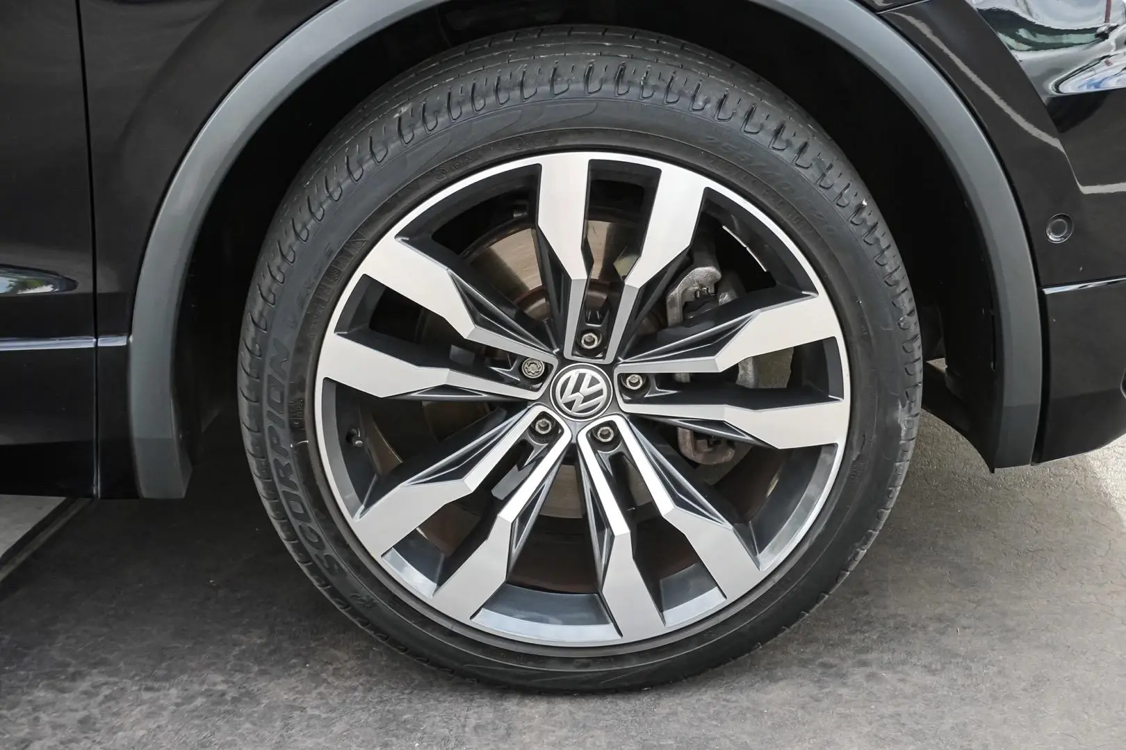 2019 Volkswagen Tiguan Gallery Image 13