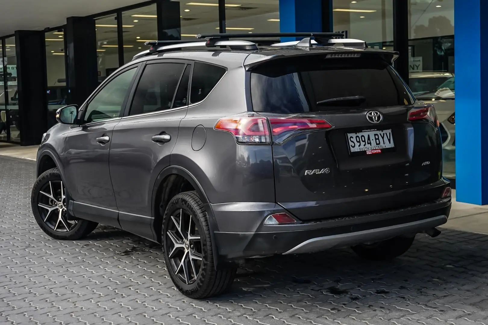 2018 Toyota RAV4 Gallery Image 3