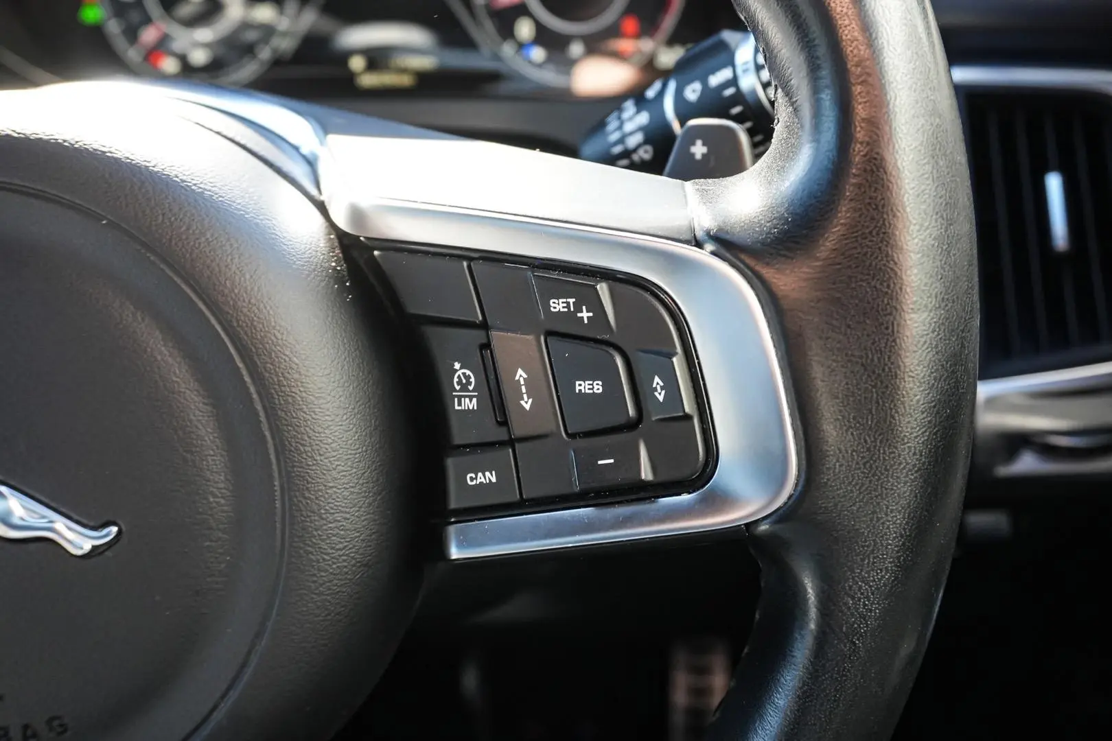 2020 Jaguar E-PACE Gallery Image 20