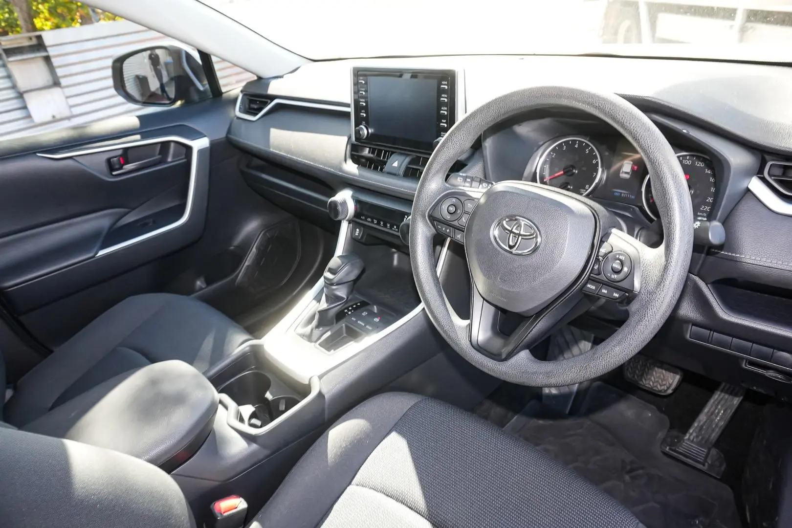 2019 Toyota RAV4 Gallery Image 15