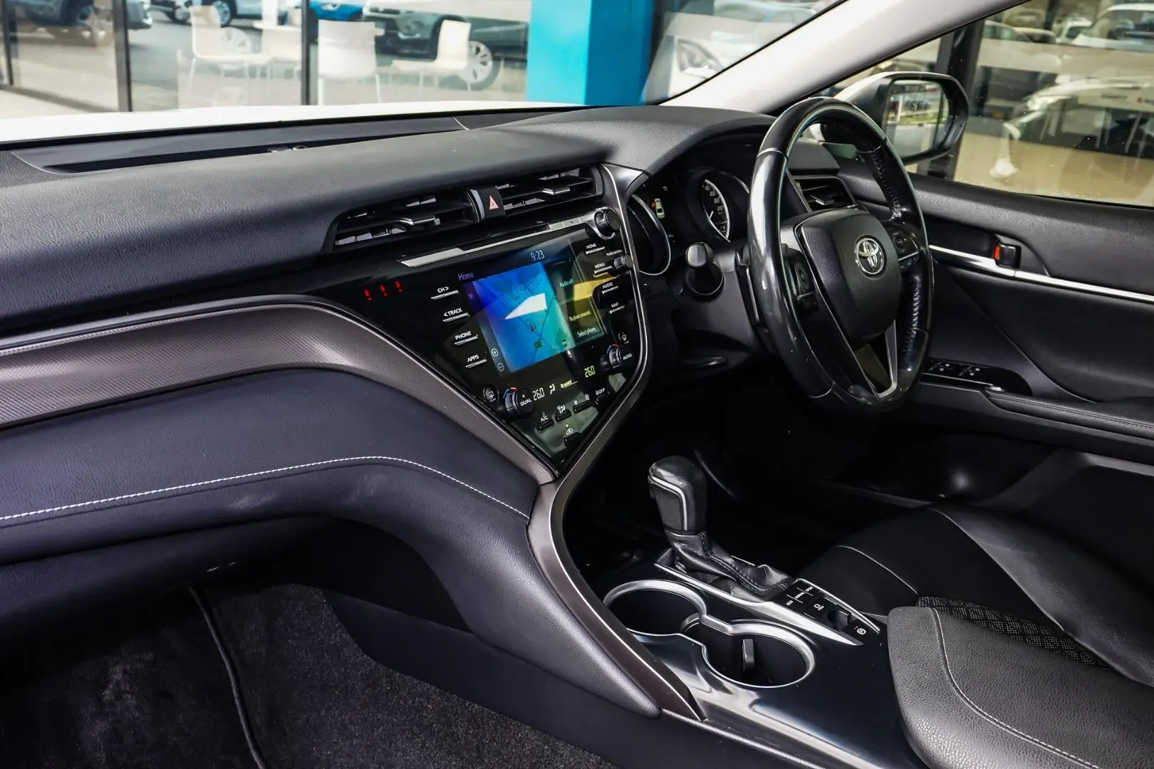 2019 Toyota Camry Gallery Image 11