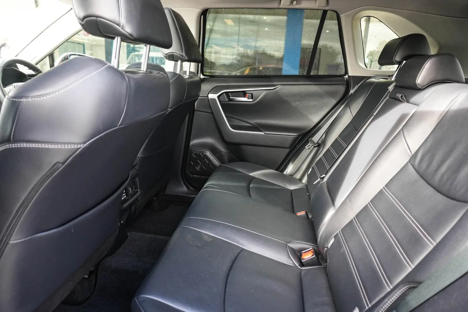 2020 Toyota RAV4 Gallery Image 8