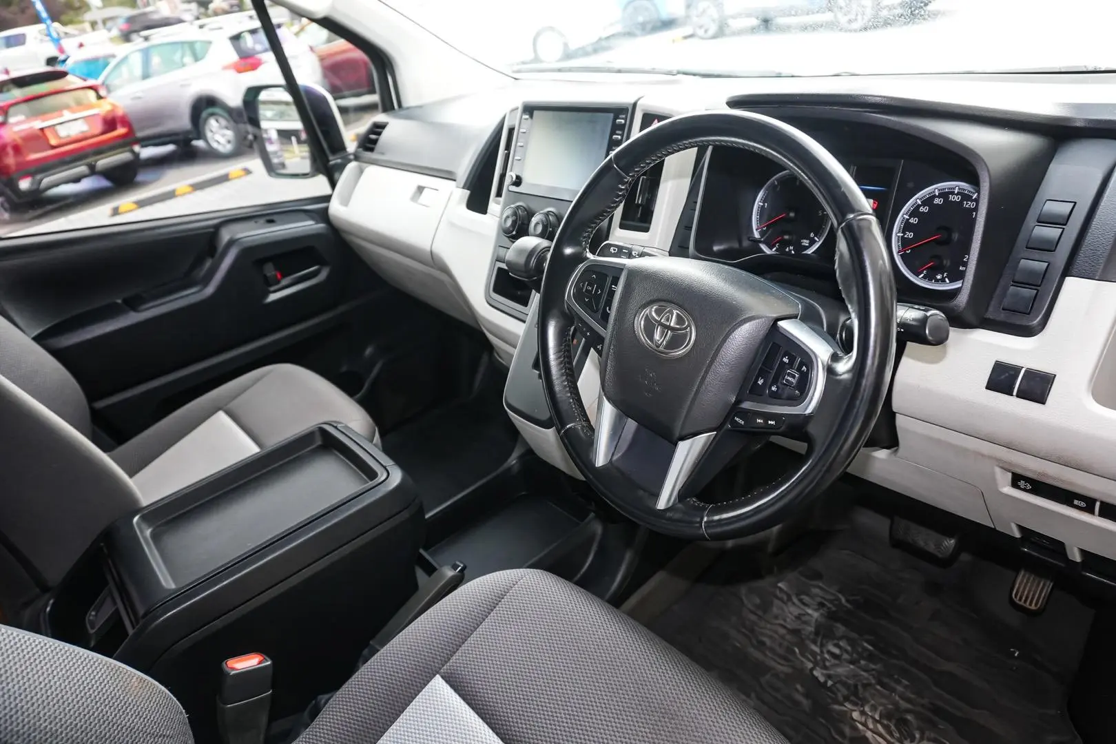 2021 Toyota Hiace Gallery Image 7