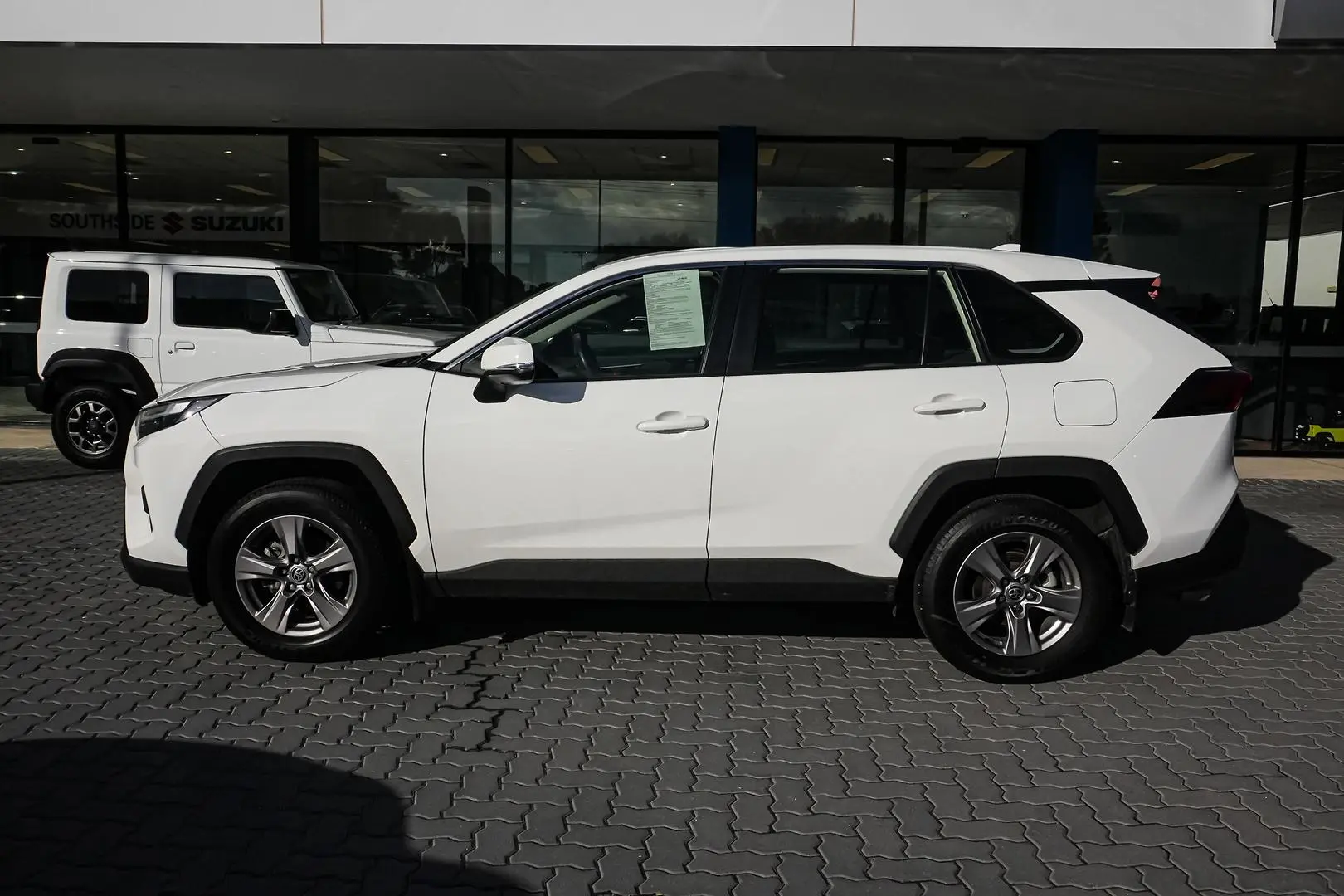 2022 Toyota RAV4 Gallery Image 4