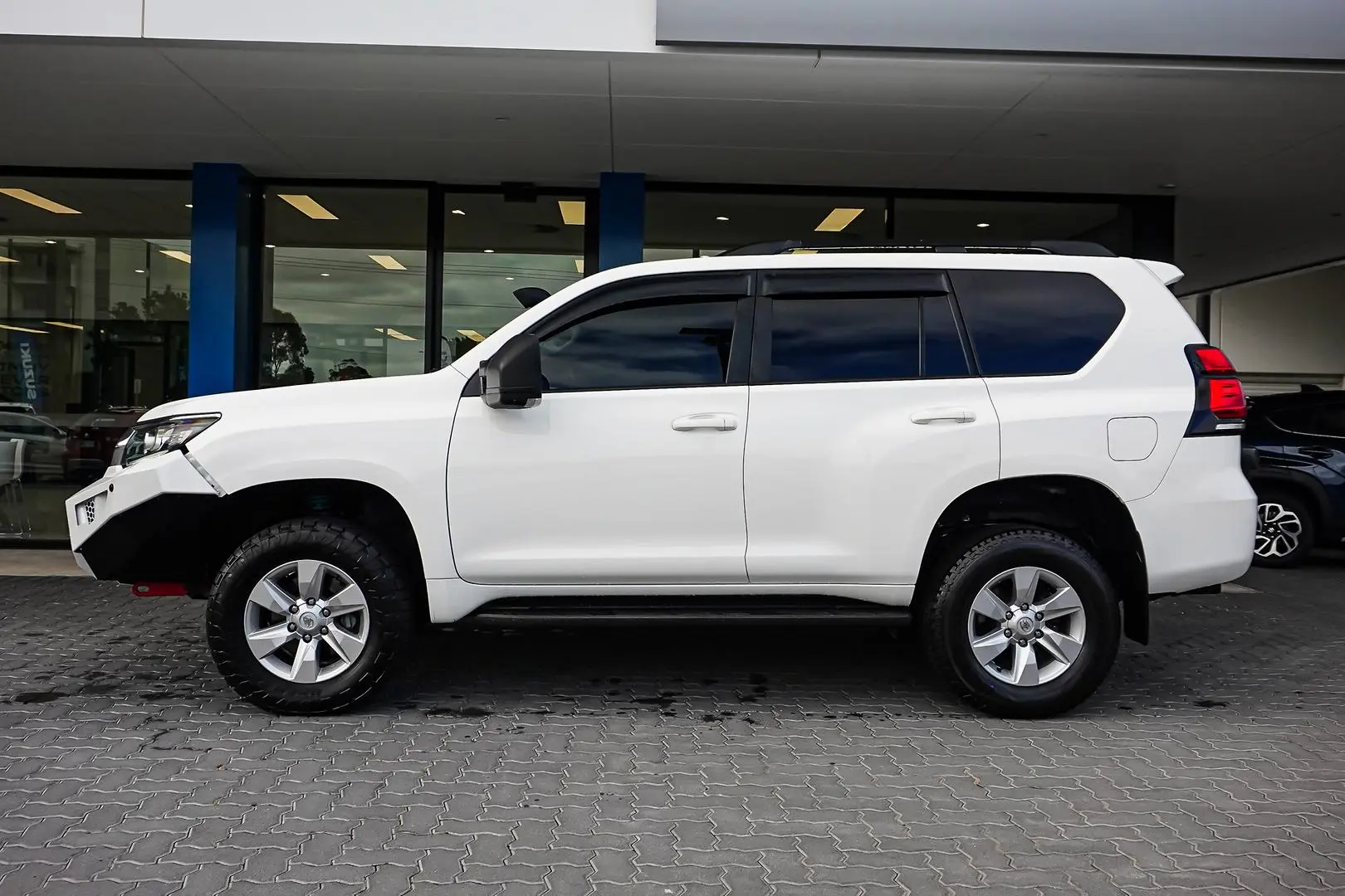 2019 Toyota Landcruiser Prado Gallery Image 4