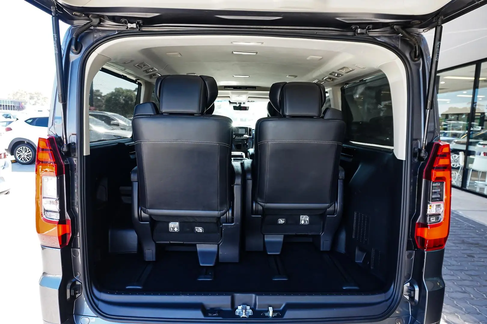 2019 Toyota Granvia Gallery Image 11