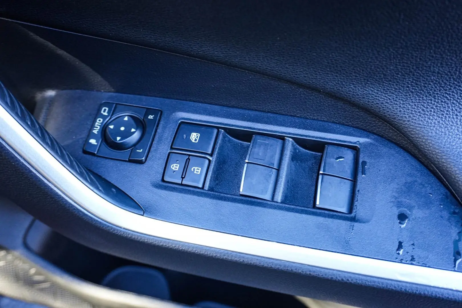 2024 Toyota RAV4 Gallery Image 17