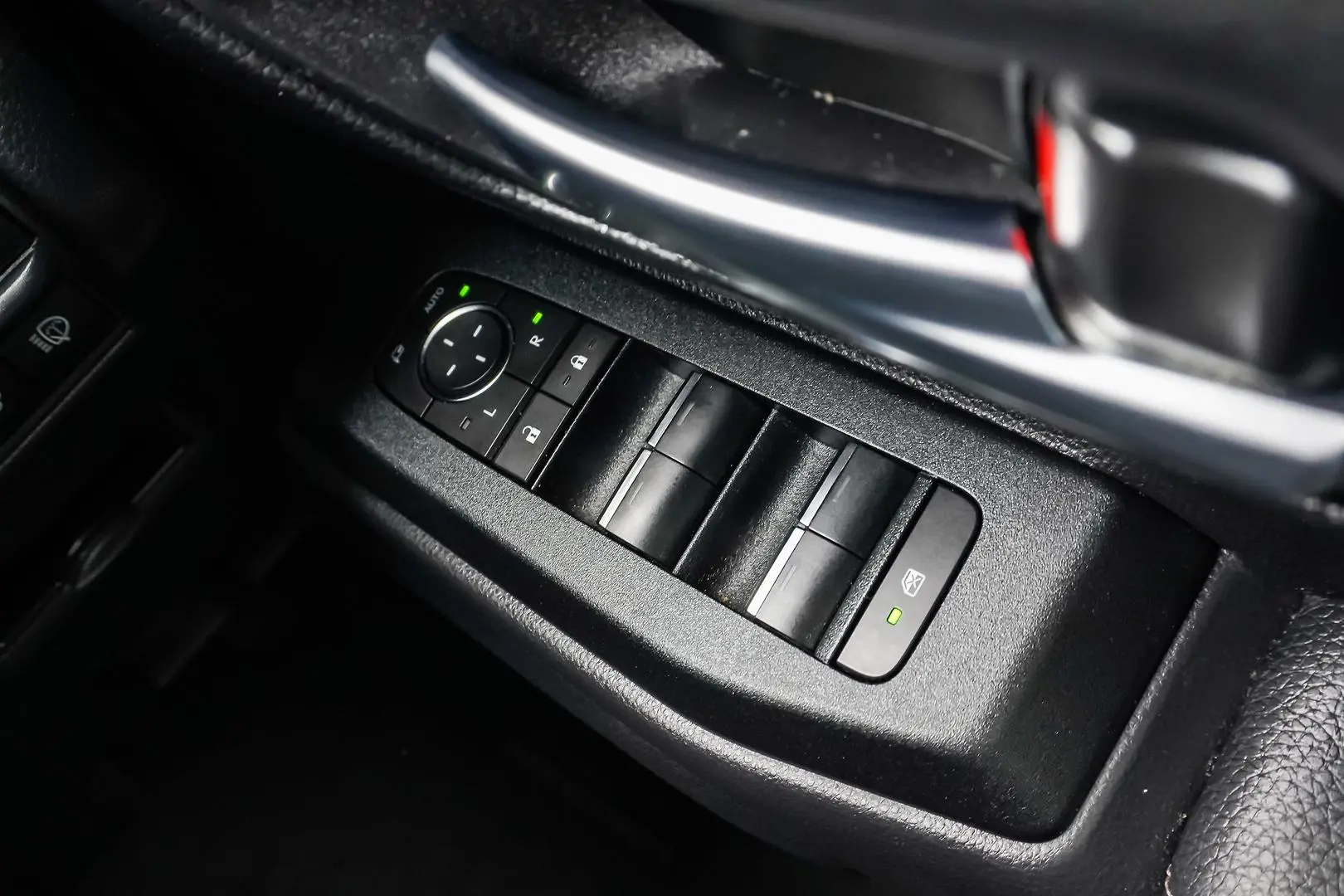 2025 Toyota Landcruiser Prado Gallery Image 23