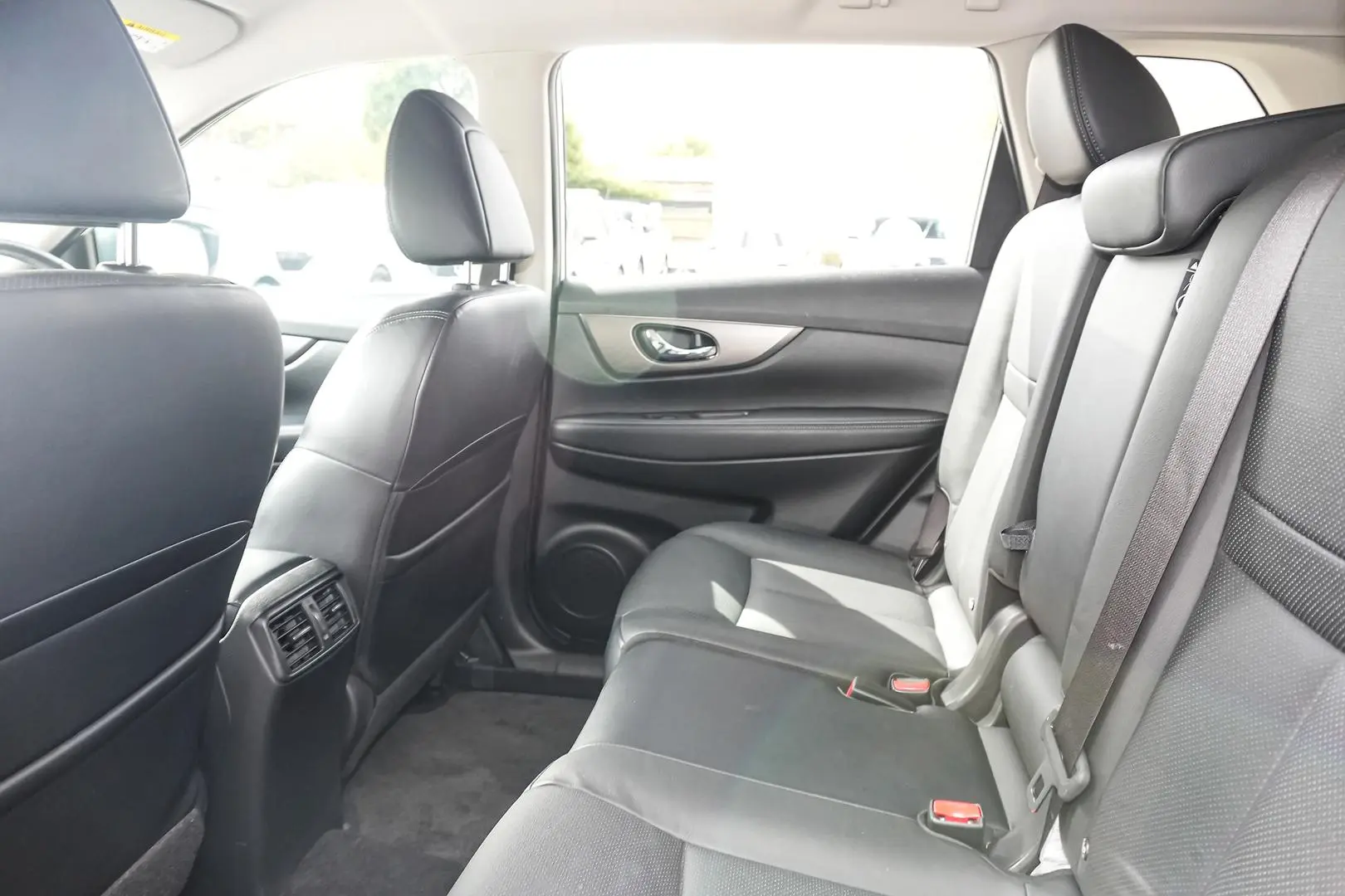 2017 Nissan X-TRAIL Gallery Image 13