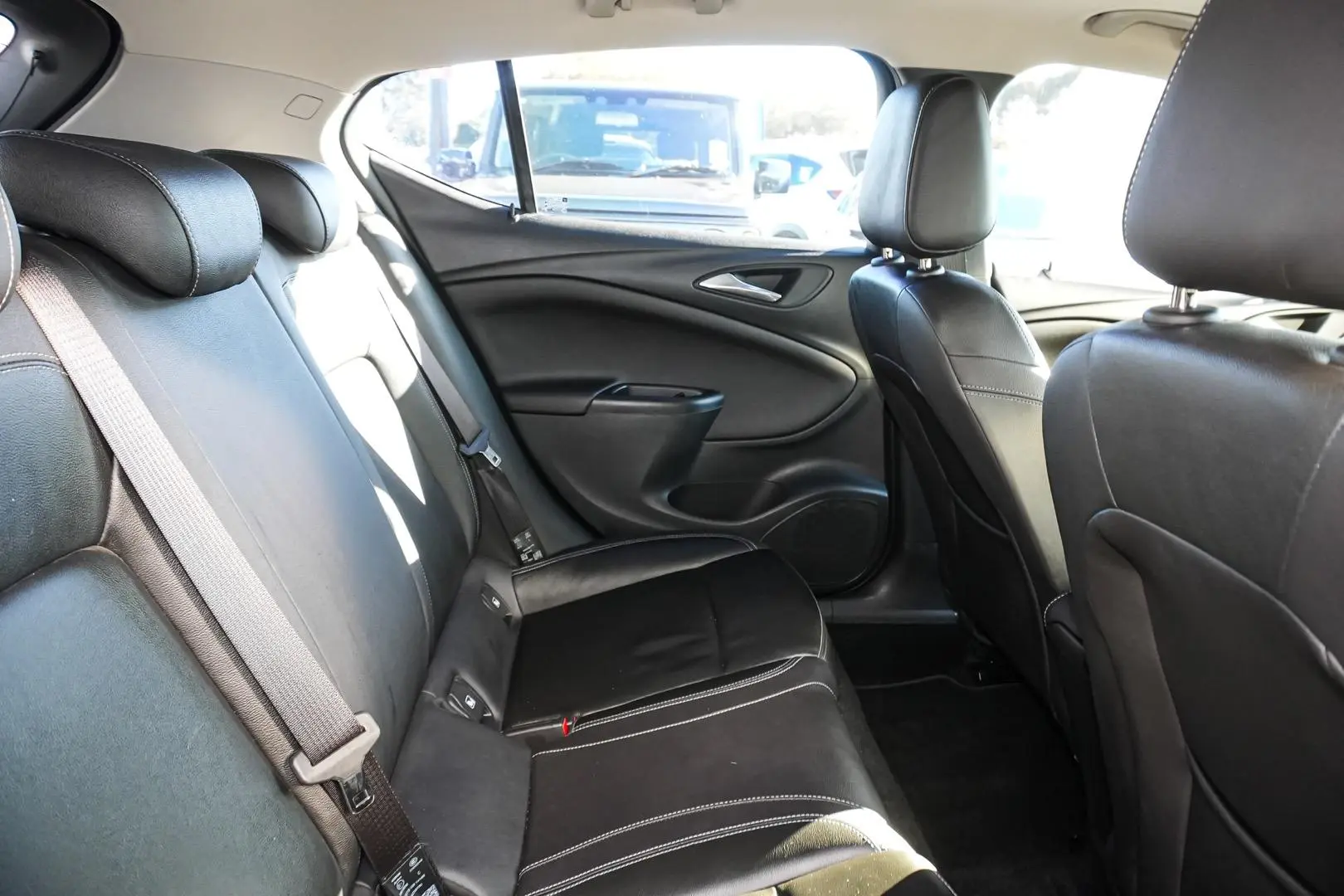 2017 Holden Astra Gallery Image 9