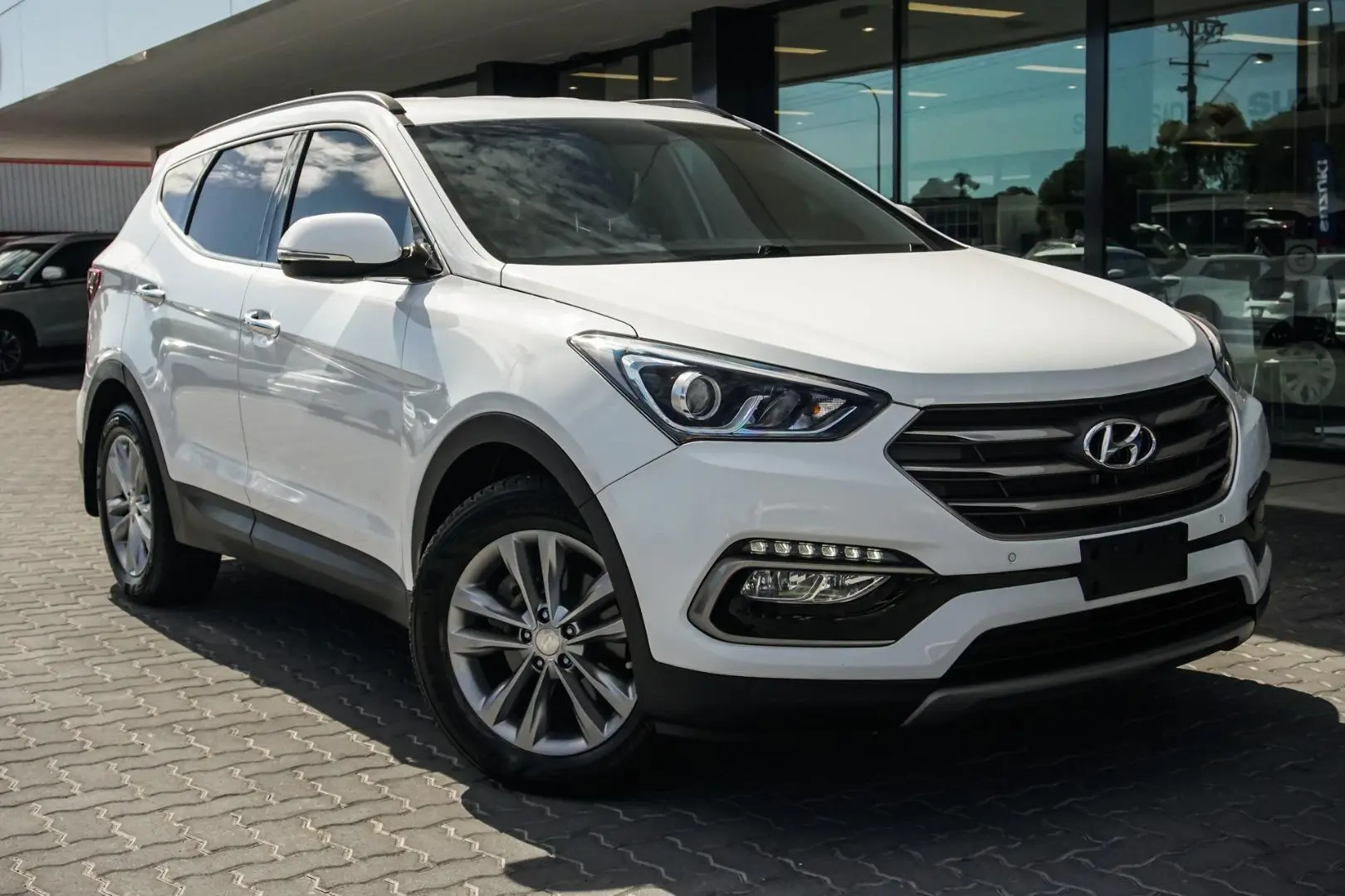 2017 Hyundai Santa Fe Gallery Image 1