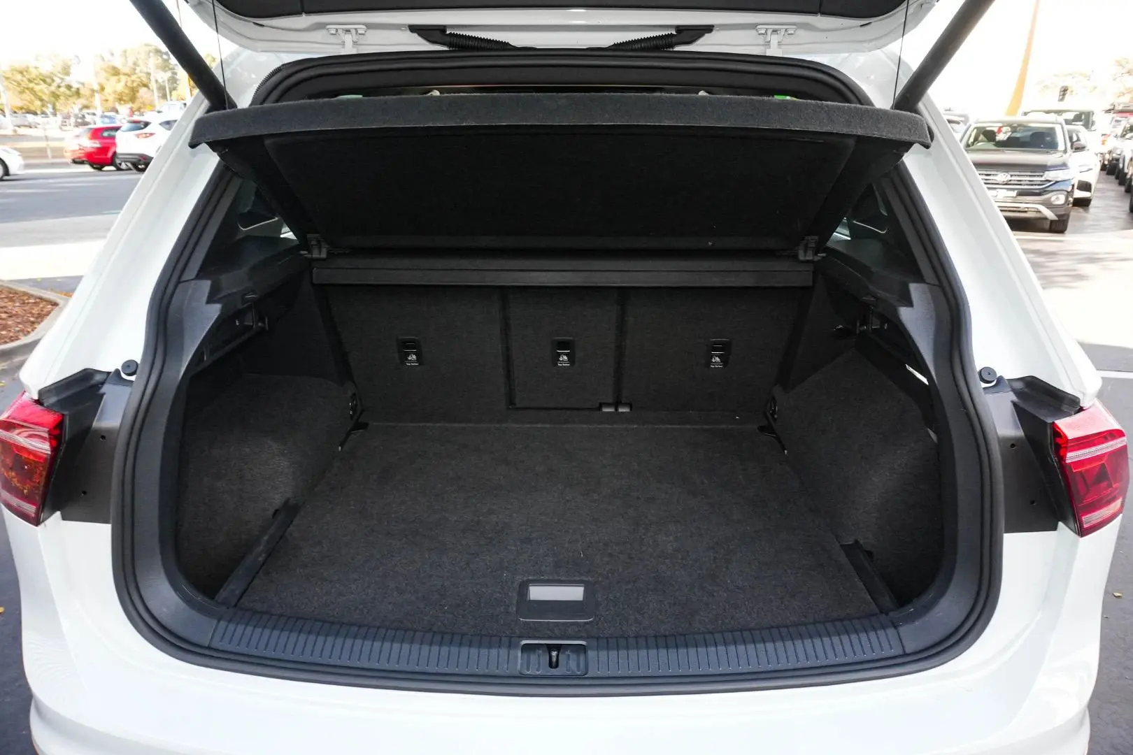 2022 Volkswagen Tiguan Gallery Image 11