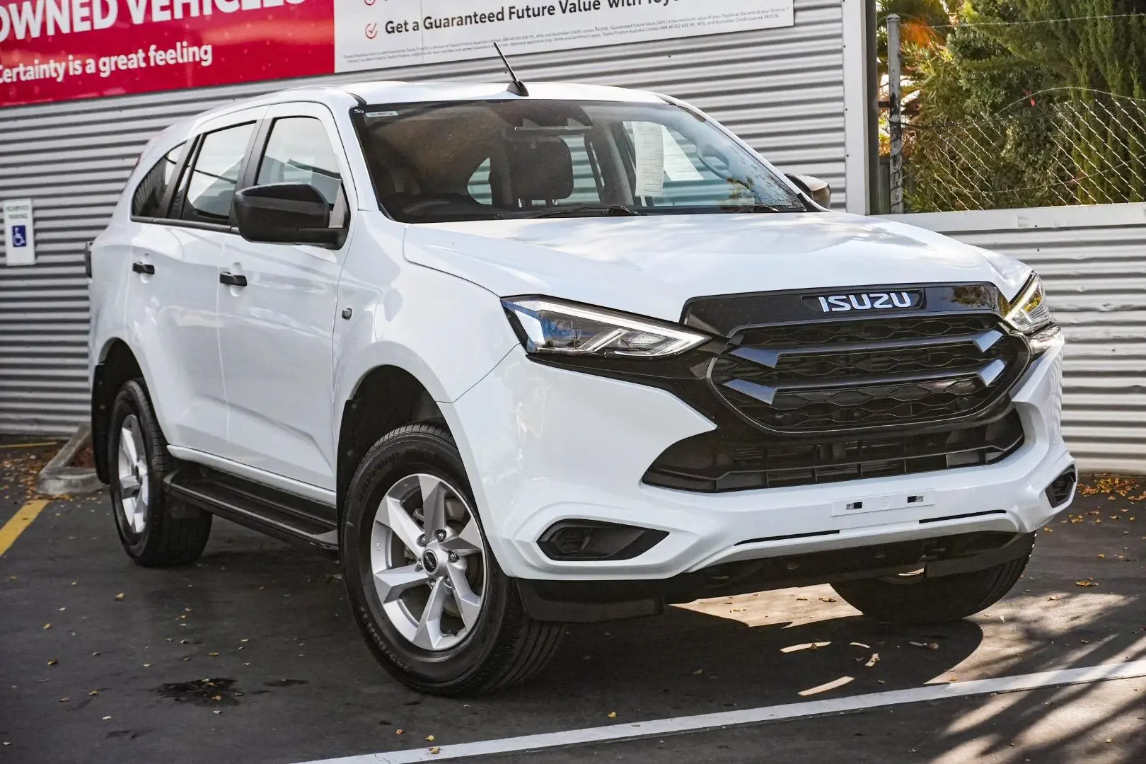 2023 Isuzu MU-X Gallery Image 2