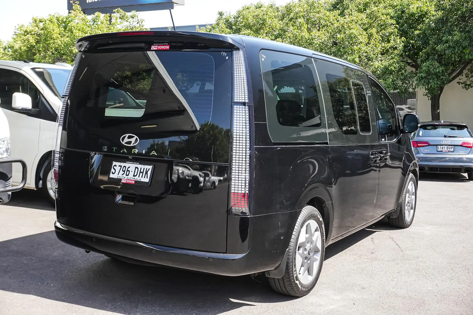 2024 Hyundai STARIA Gallery Image 3