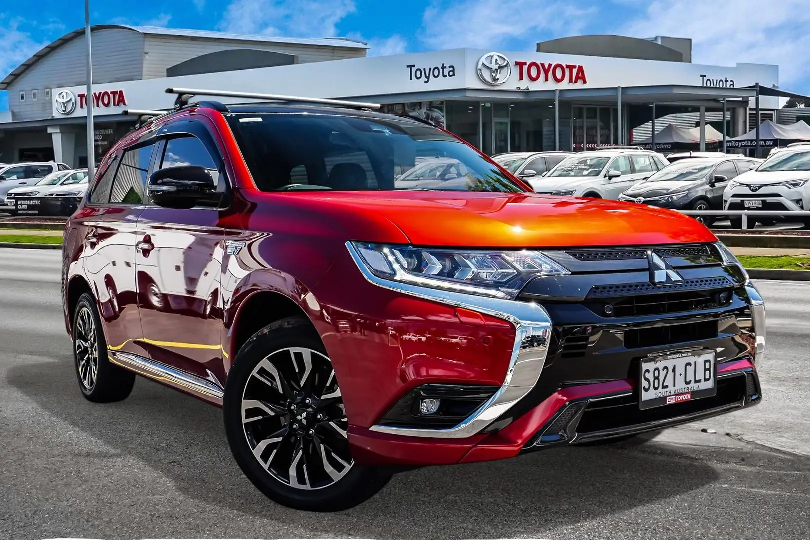 2021 Mitsubishi Outlander Gallery Image 1