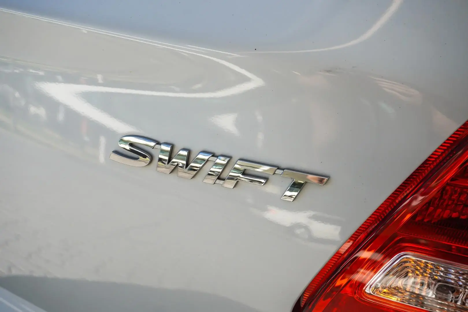 2020 Suzuki Swift Gallery Image 15