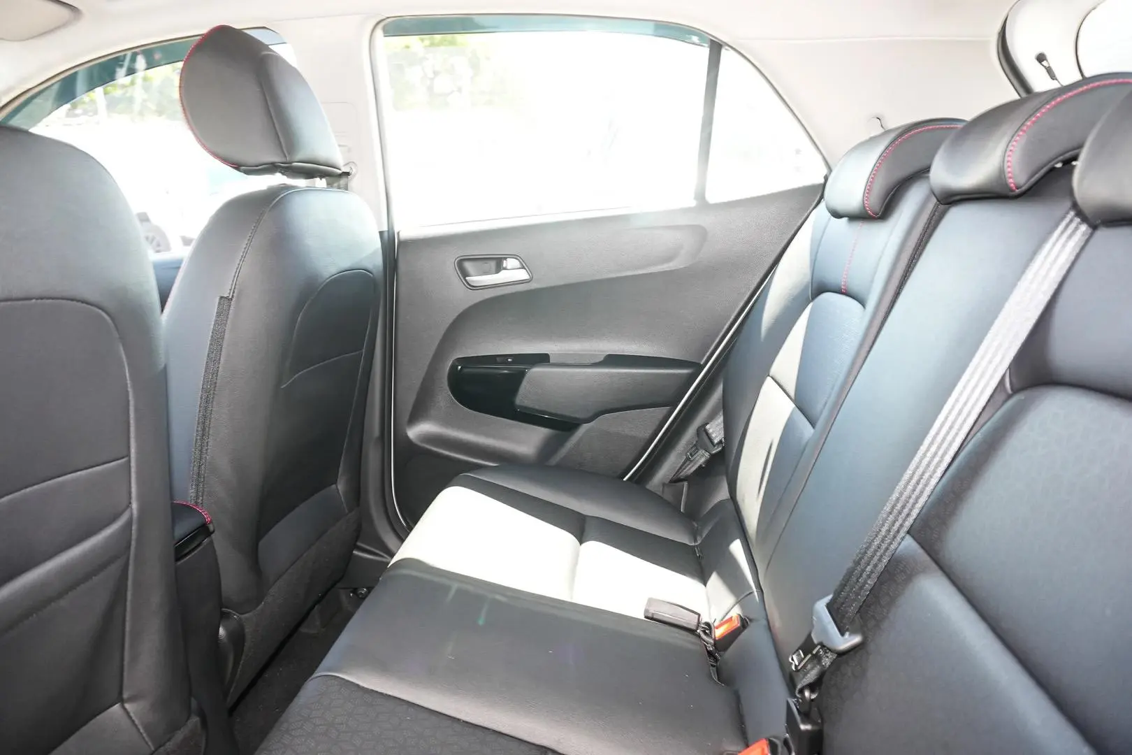 2022 Kia Picanto Gallery Image 8