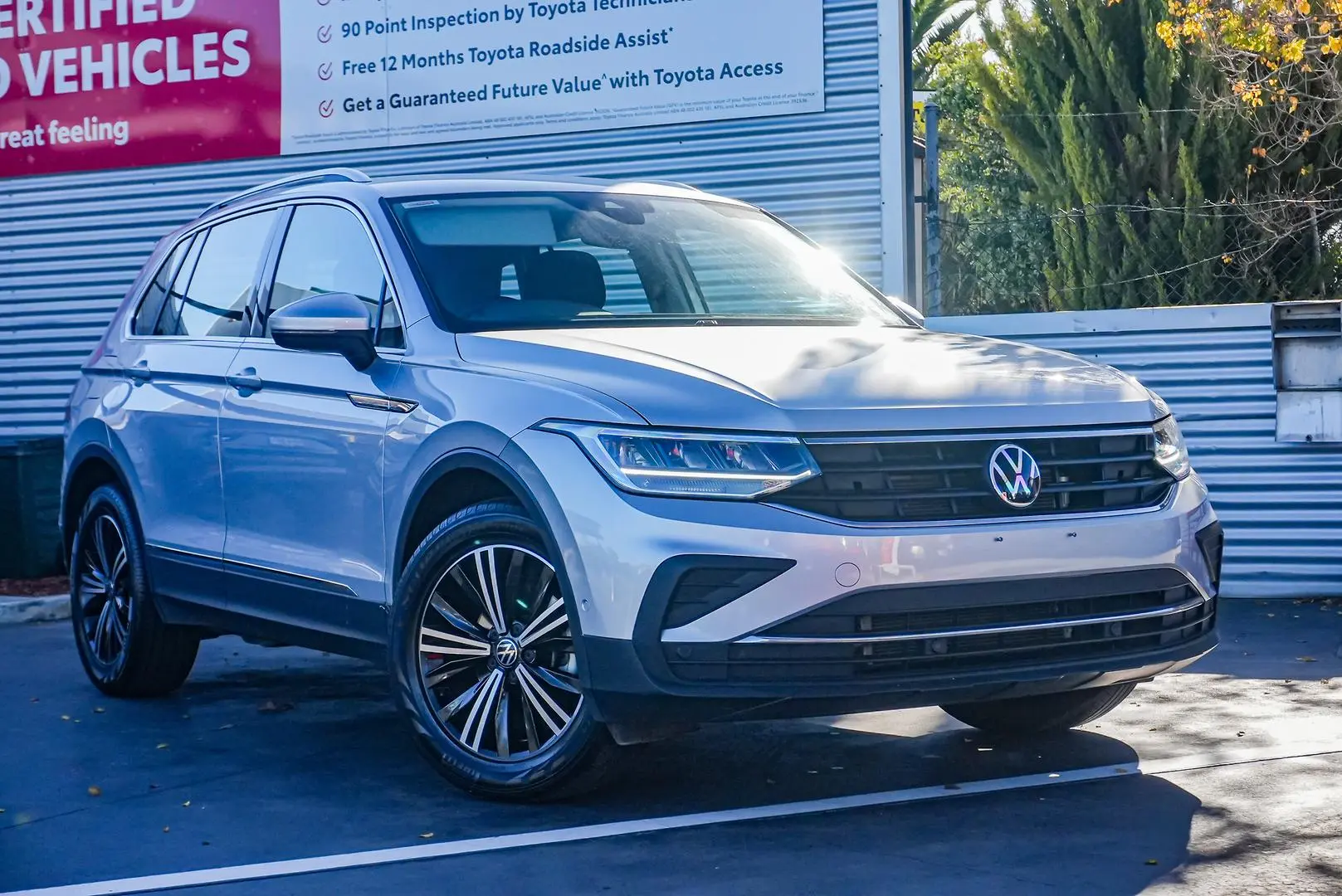 2023 Volkswagen Tiguan Gallery Image 1