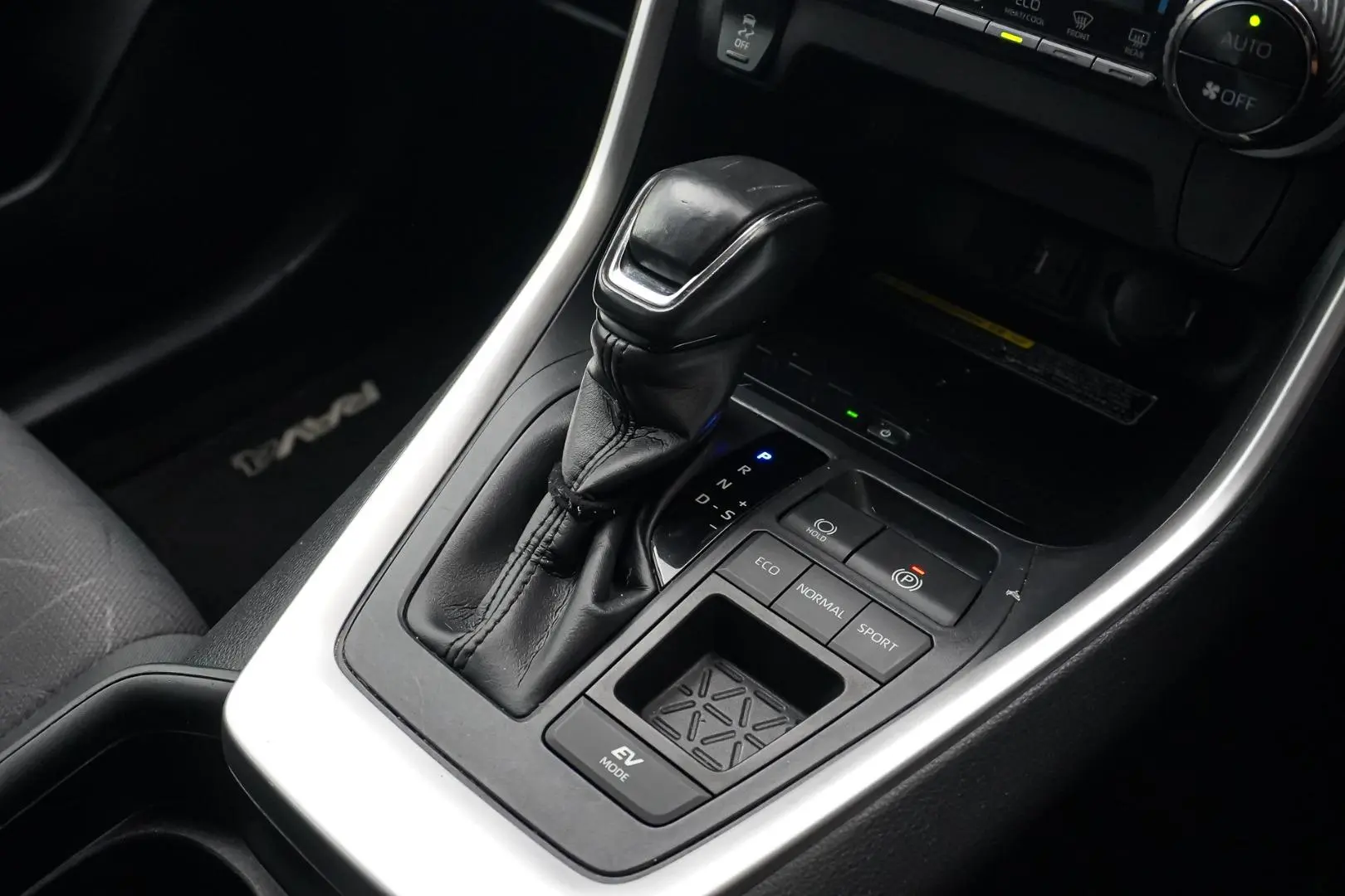 2019 Toyota RAV4 Gallery Image 19