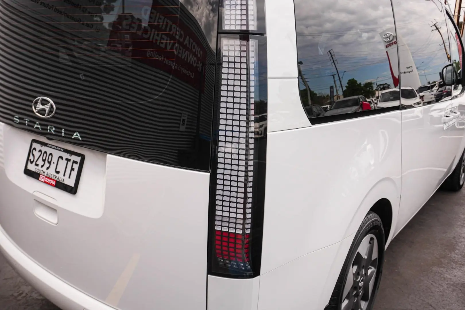 2022 Hyundai STARIA Gallery Image 16