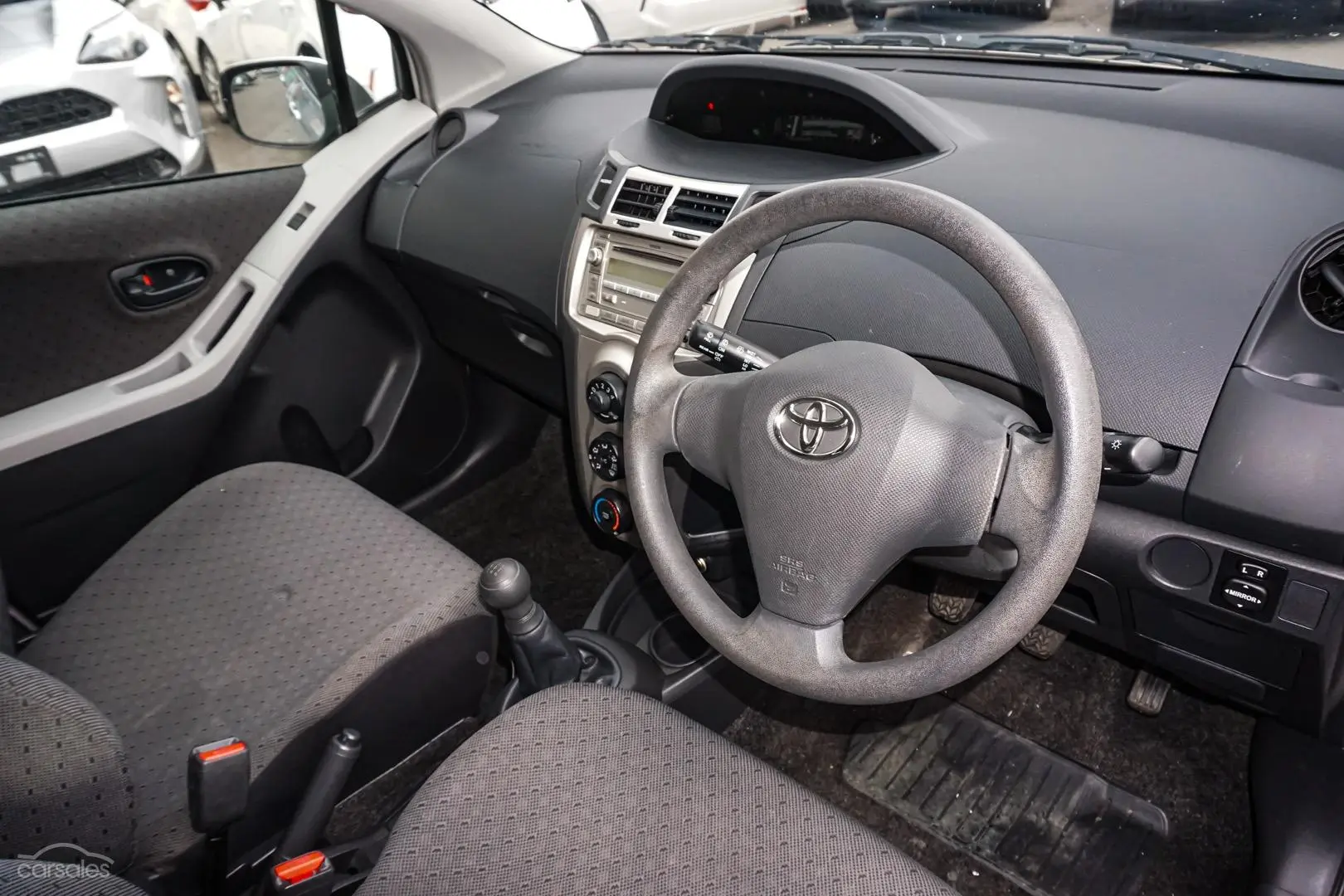 2010 Toyota Yaris Image 7