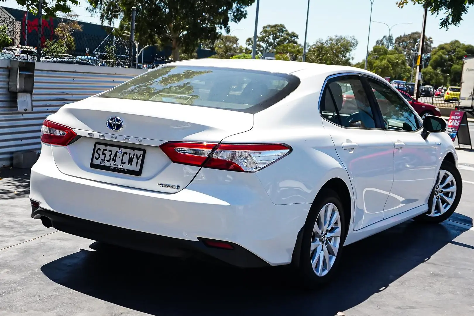 2019 Toyota Camry Gallery Image 3