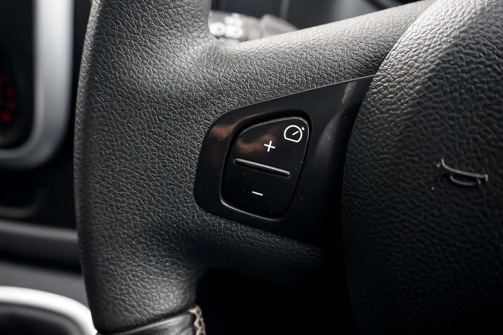 2022 Renault Trafic Gallery Image 21