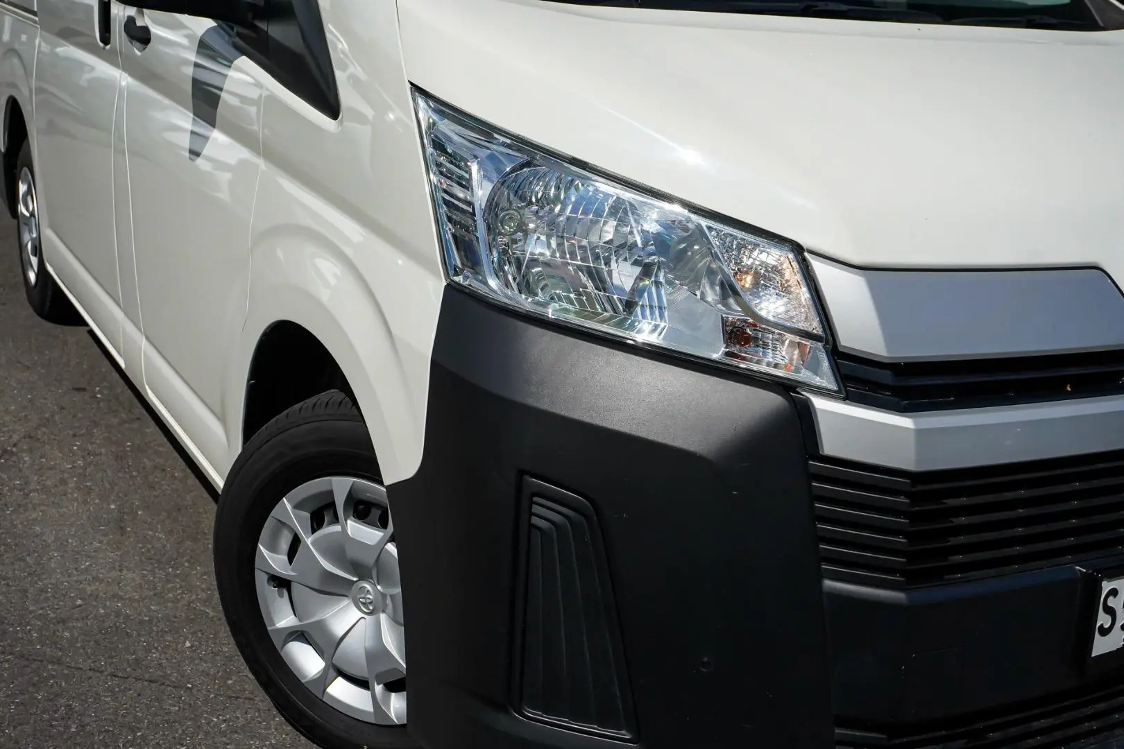 2021 Toyota Hiace Gallery Image 10