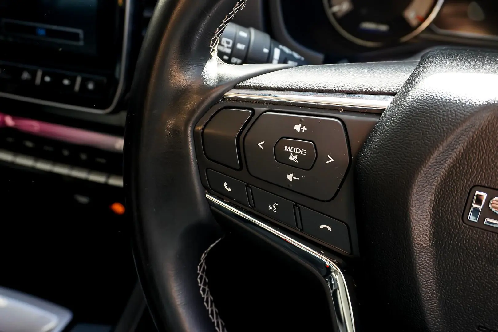 2021 Isuzu MU-X Gallery Image 21