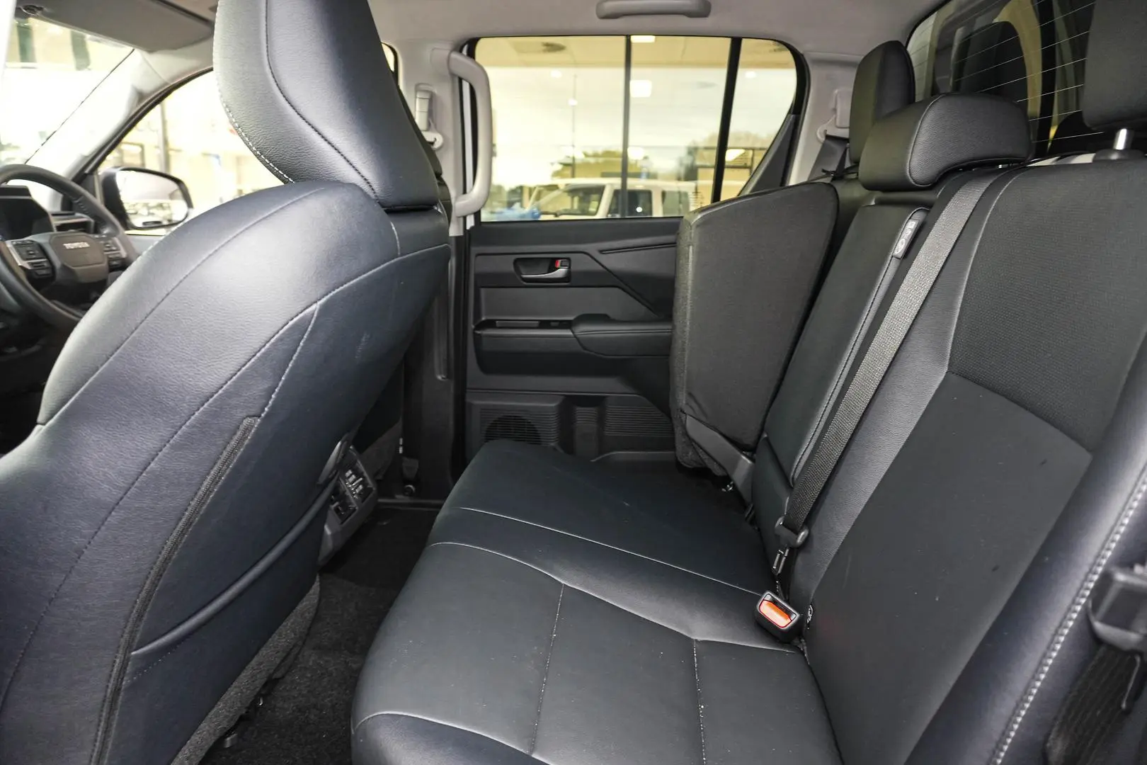 2025 Toyota Hilux Gallery Image 8