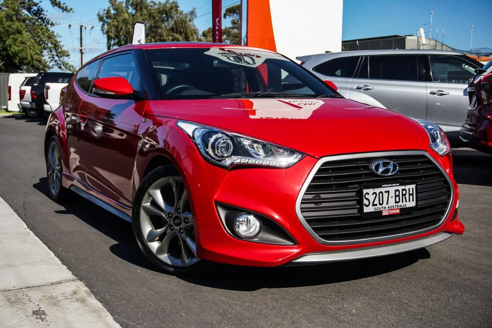 2017 Hyundai Veloster Gallery Image 1