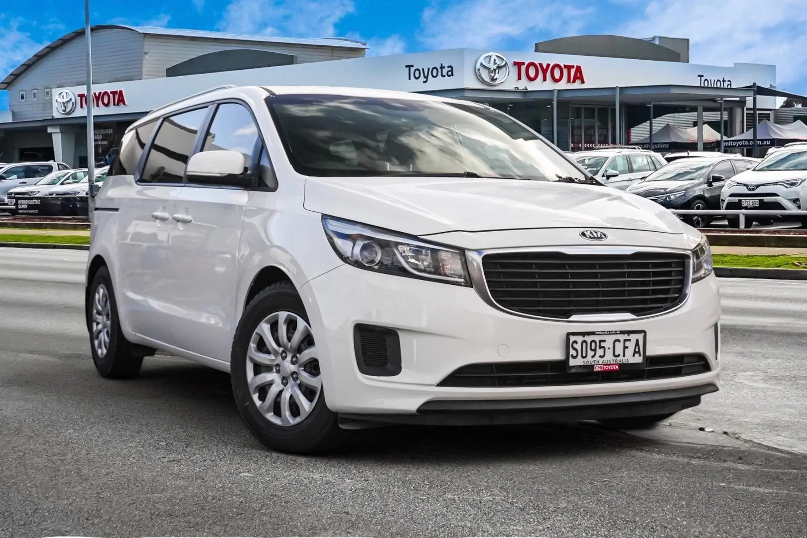 2018 Kia Carnival Image