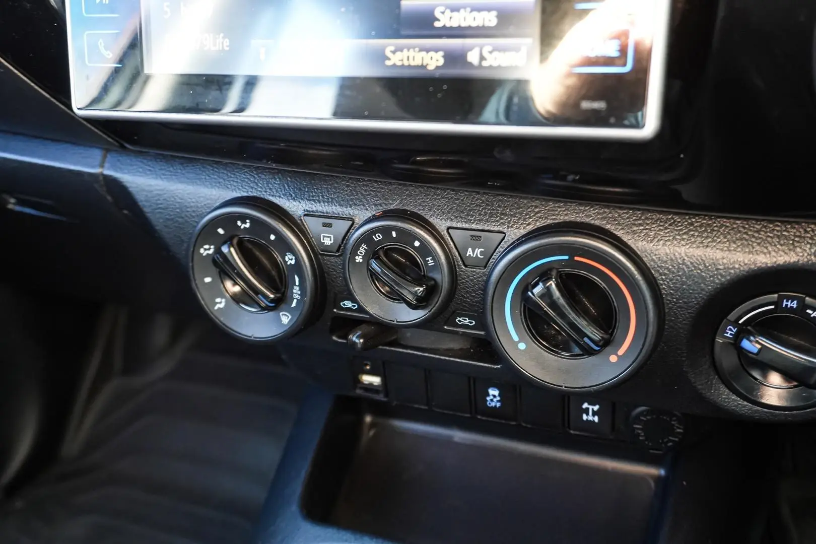 2018 Toyota Hilux Gallery Image 21