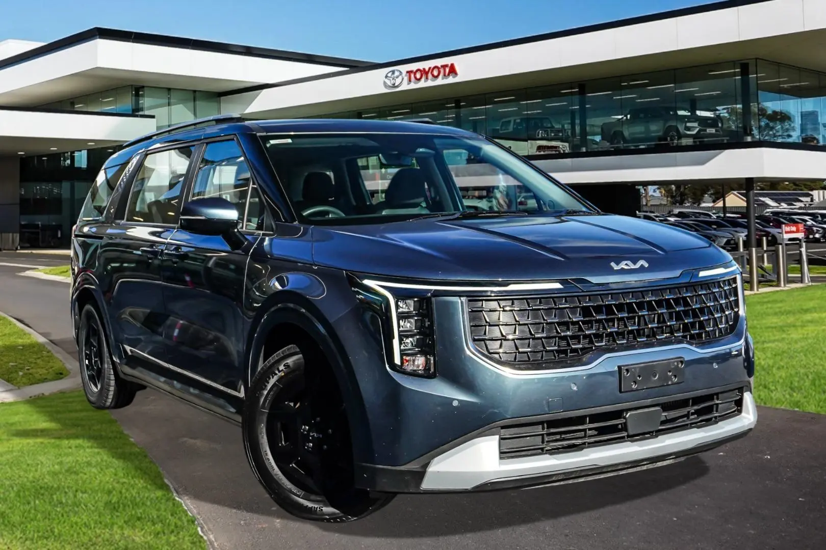 2024 Kia Carnival Gallery Image 1