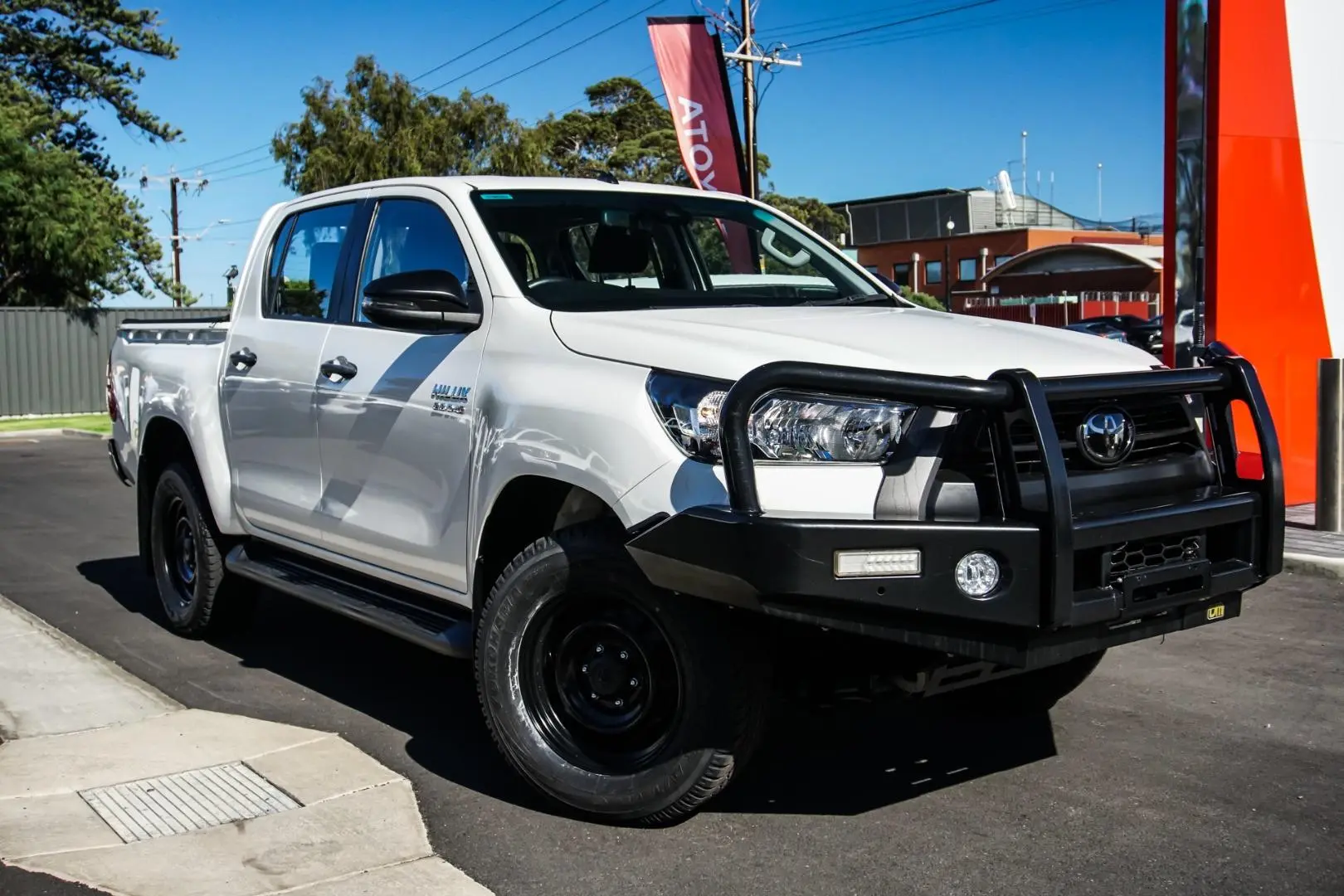 2021 Toyota Hilux Gallery Image 1