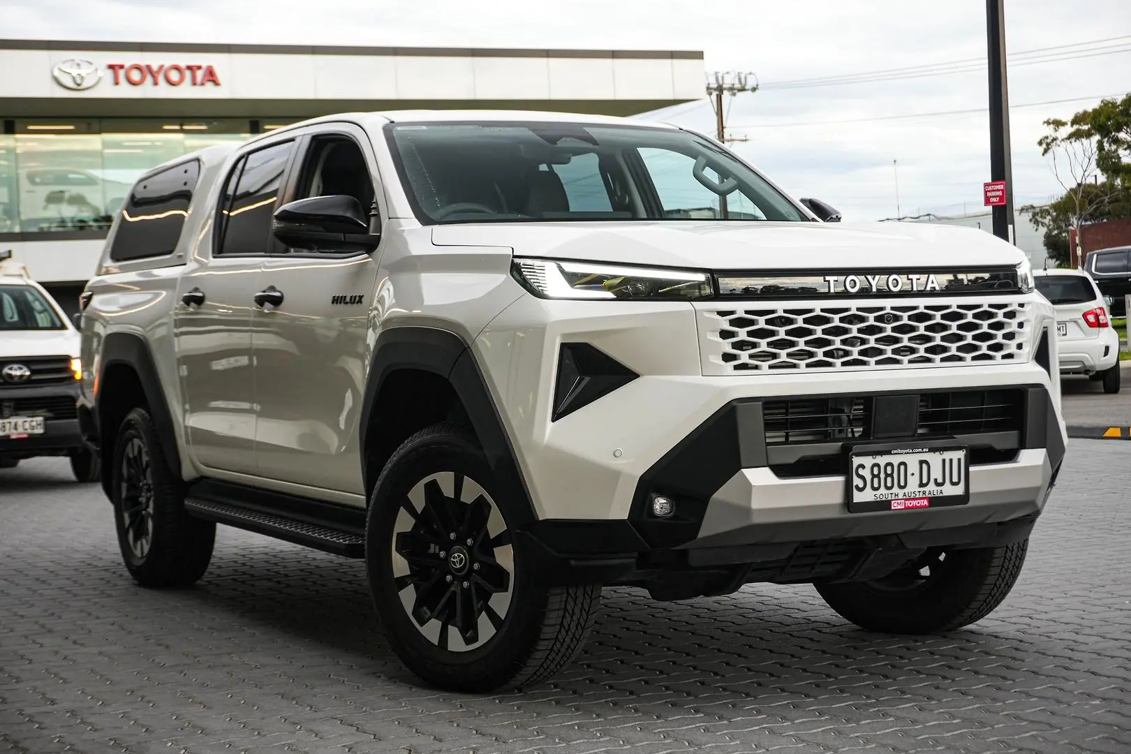 2025 Toyota Hilux Gallery Image 2